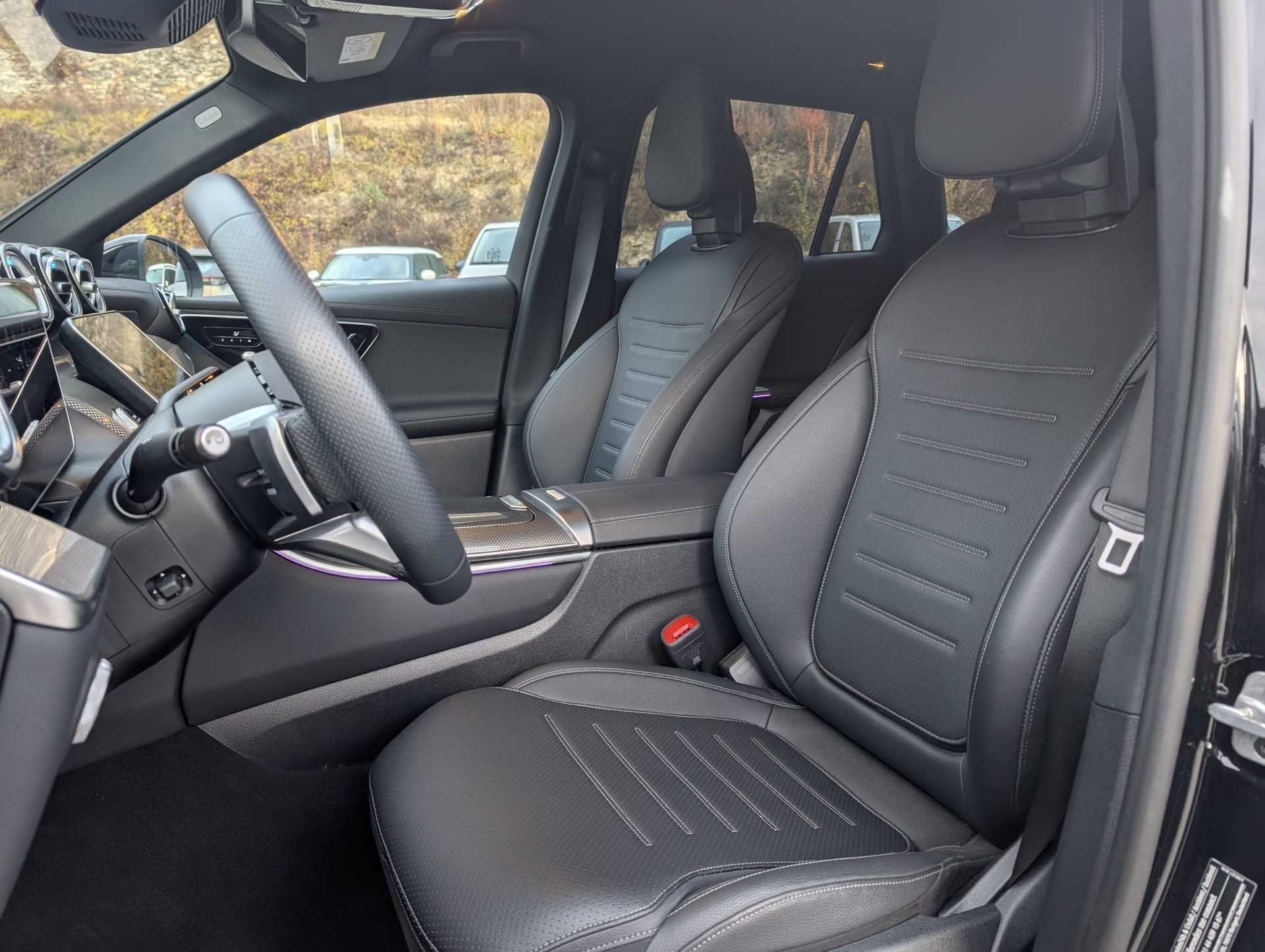 MERCEDES-BENZ GLC 300 4Matic AMG Line 9G-Tronic-image-16