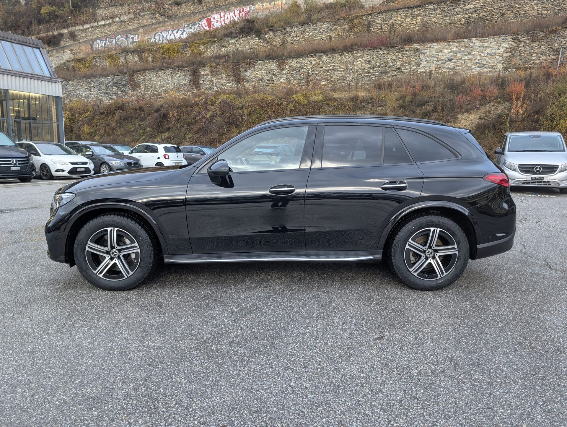 MERCEDES-BENZ GLC 300 4Matic AMG Line 9G-Tronic-showroom-element-1