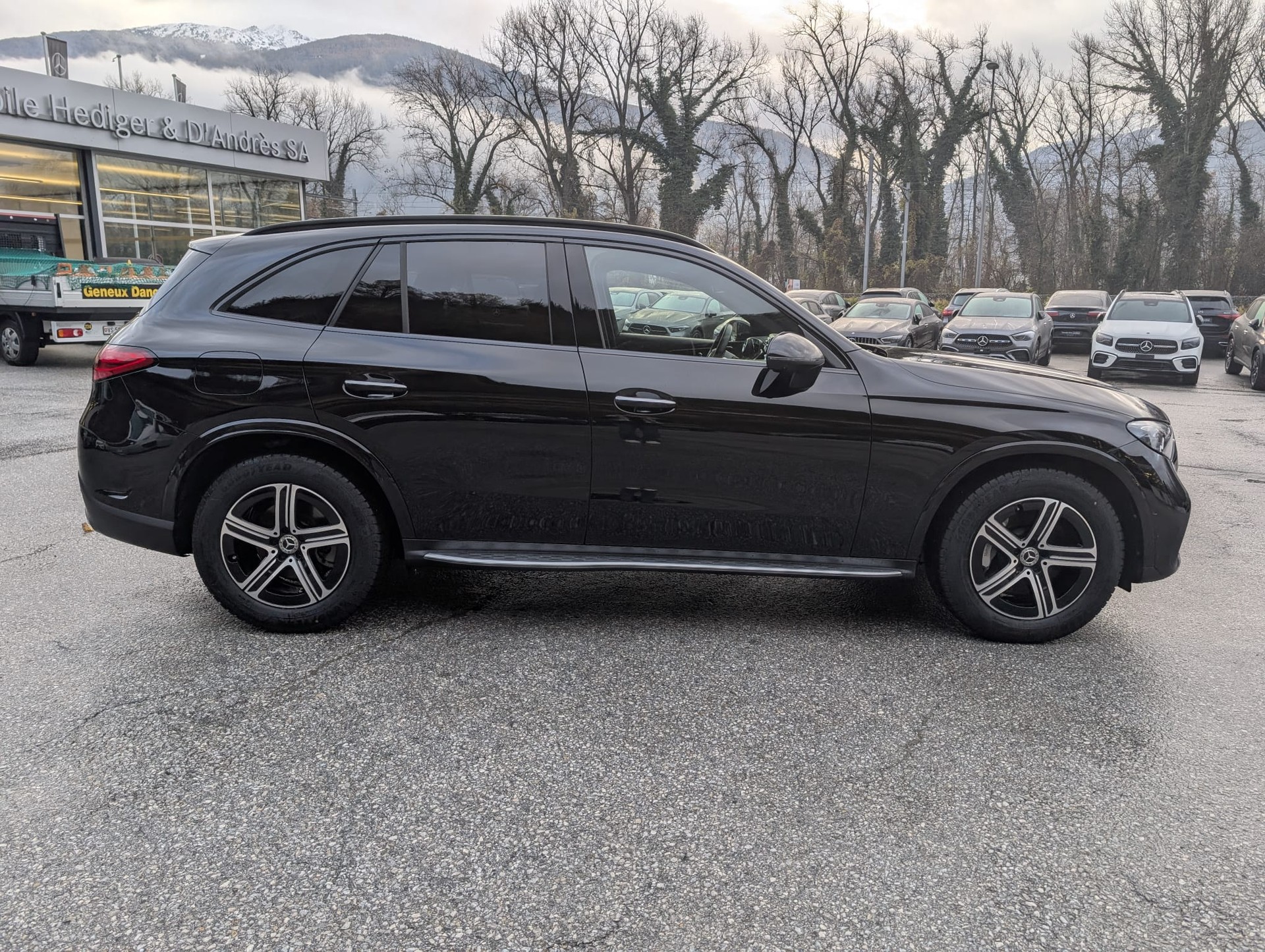 MERCEDES-BENZ GLC 300 4Matic AMG Line 9G-Tronic-image-6