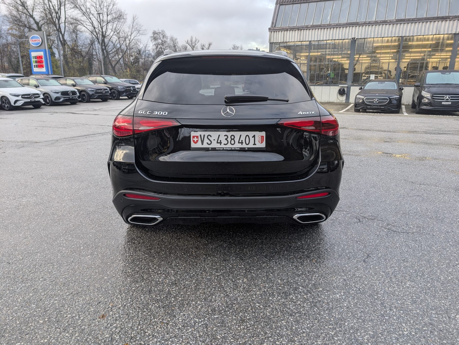 MERCEDES-BENZ GLC 300 4Matic AMG Line 9G-Tronic-image-4