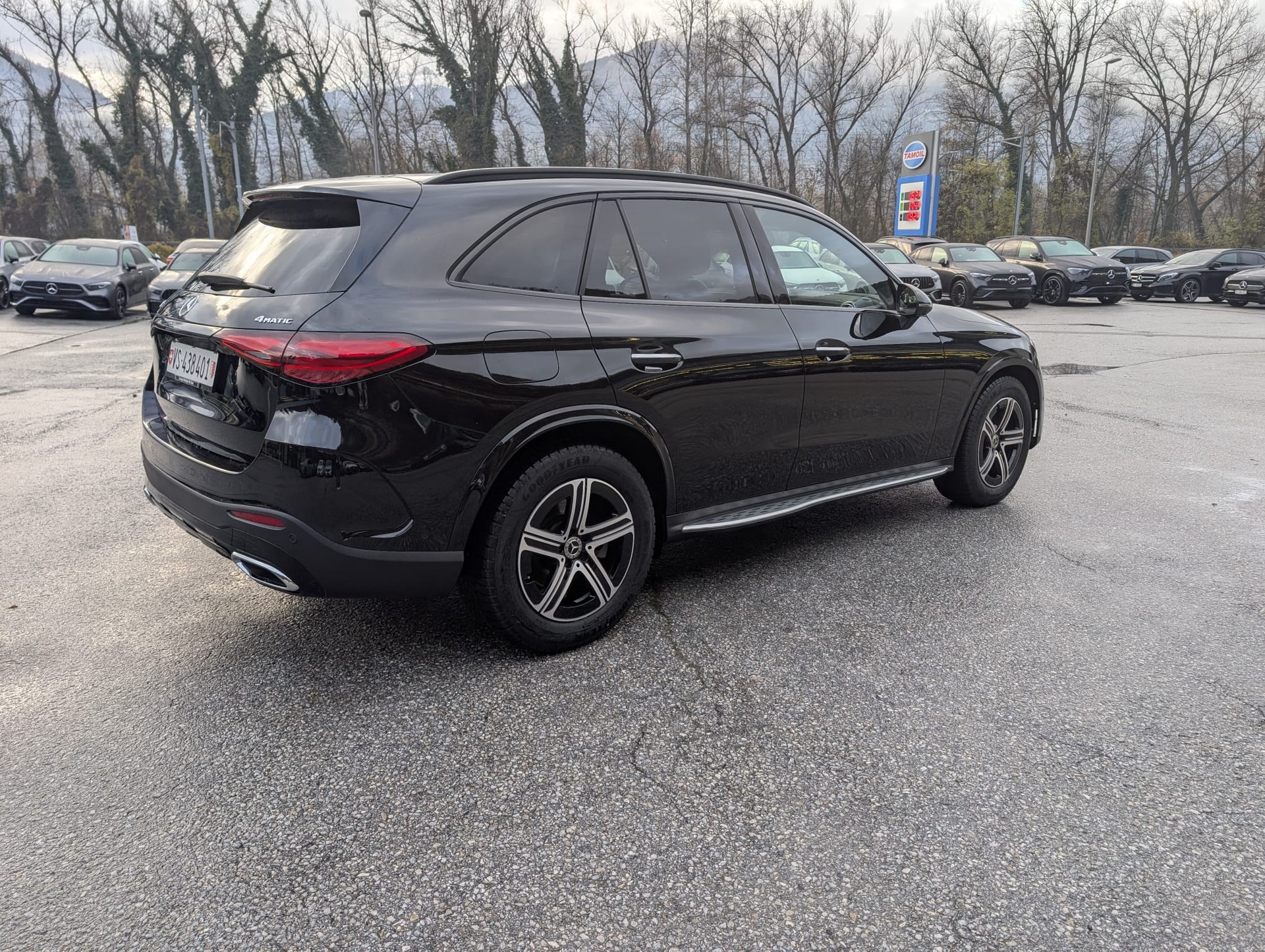 MERCEDES-BENZ GLC 300 4Matic AMG Line 9G-Tronic-image-5