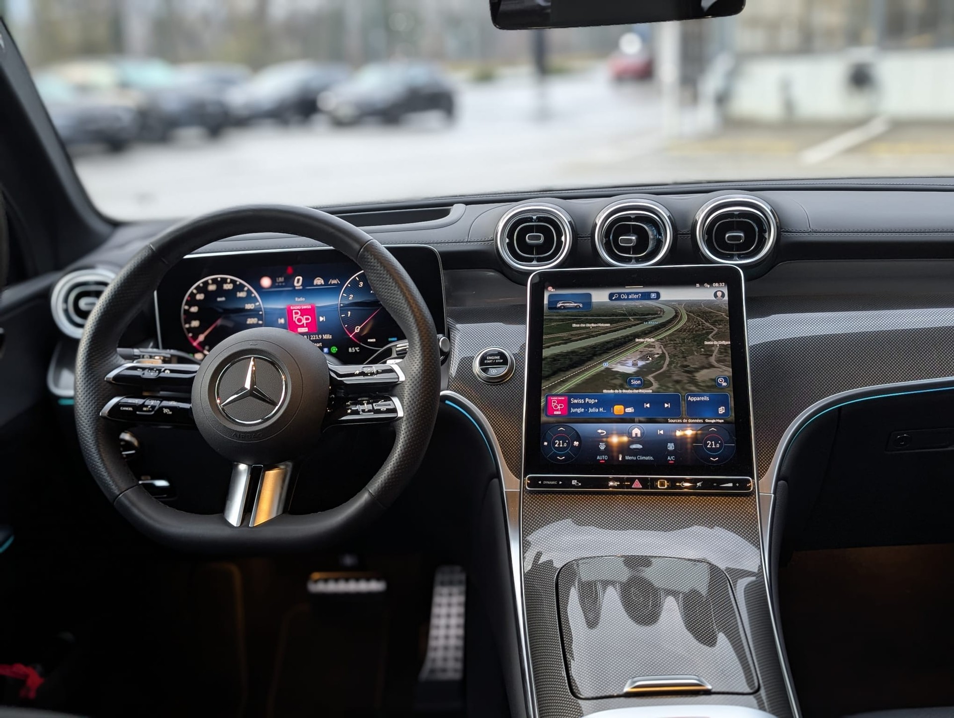 MERCEDES-BENZ GLC 300 4Matic AMG Line 9G-Tronic-image-9