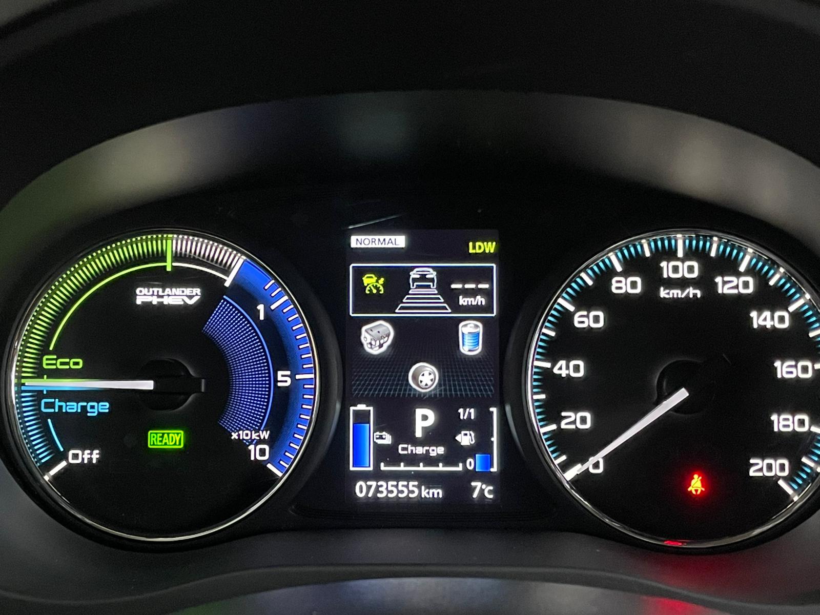 MITSUBISHI Outlander 2.4 PHEV Diamond-image-10