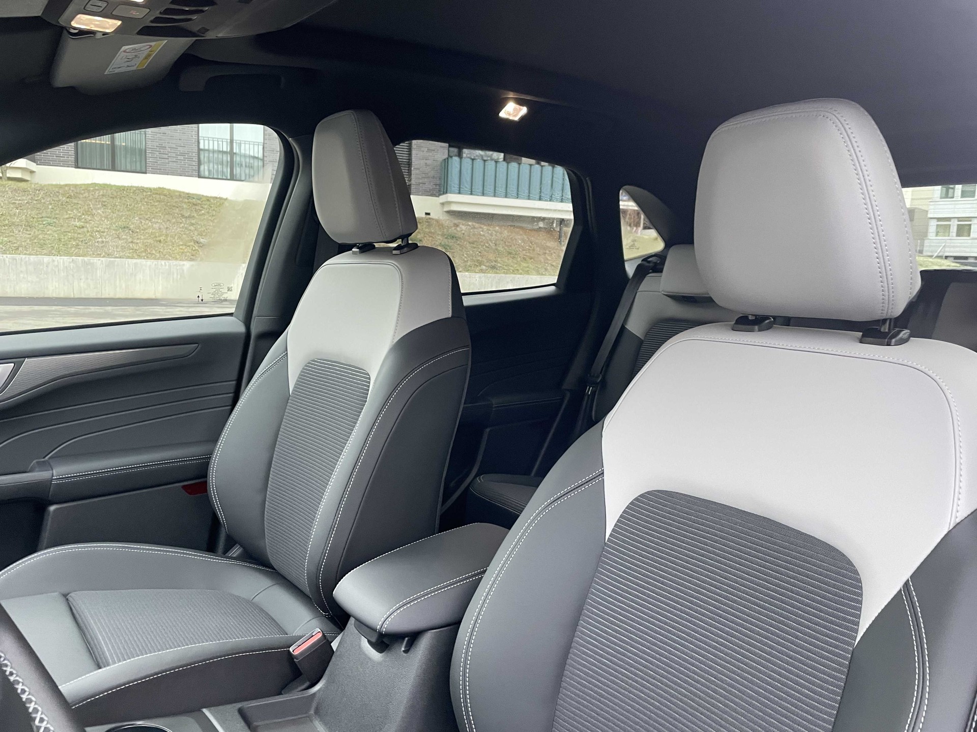FORD Kuga 2.5 Hybrid Sound Edition 4x4-image-20