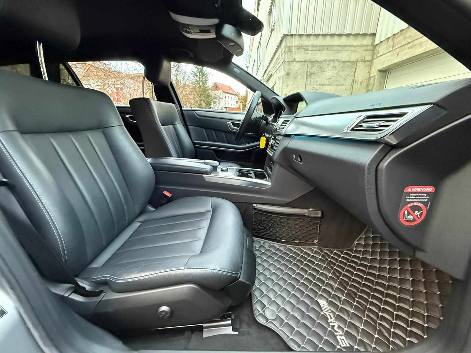 MERCEDES-BENZ E 400 AMG-Line Avantgarde 4Matic 7G-Tronic-image-16