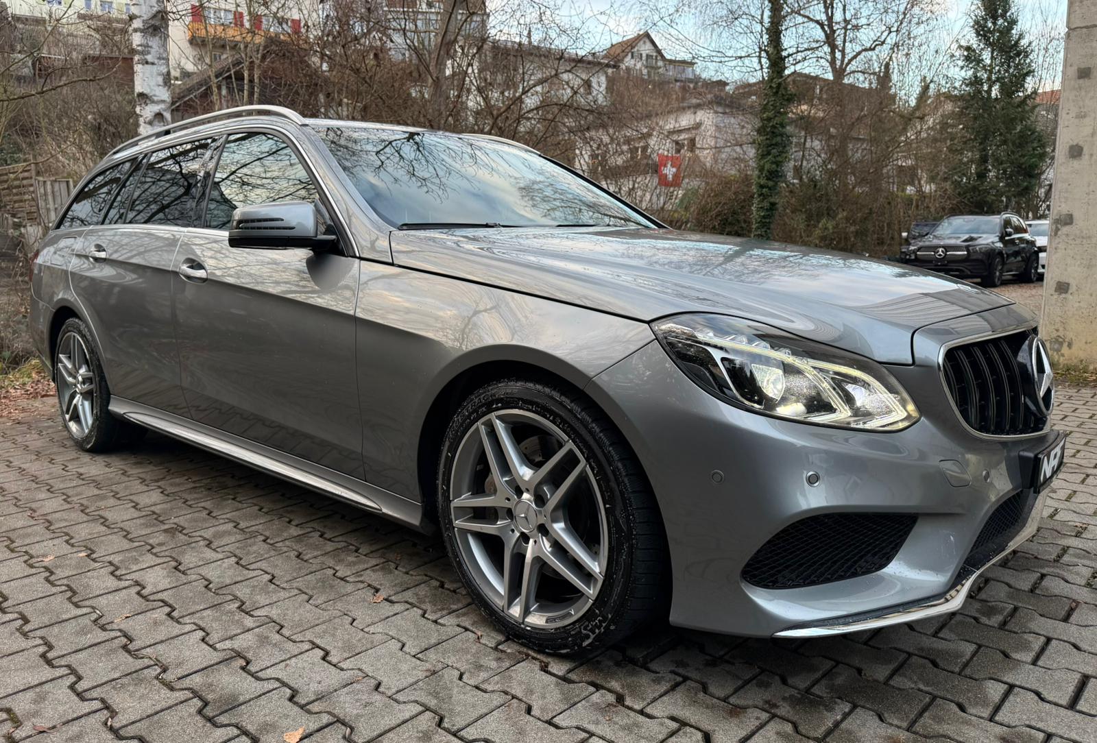 MERCEDES-BENZ E 400 AMG-Line Avantgarde 4Matic 7G-Tronic-image-6