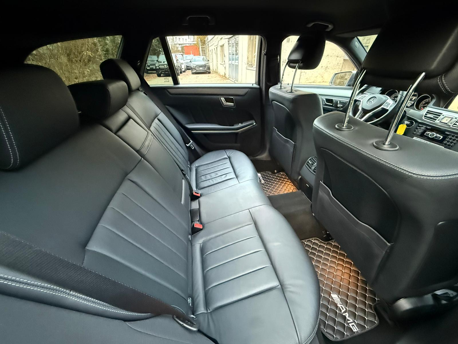 MERCEDES-BENZ E 400 AMG-Line Avantgarde 4Matic 7G-Tronic-image-15
