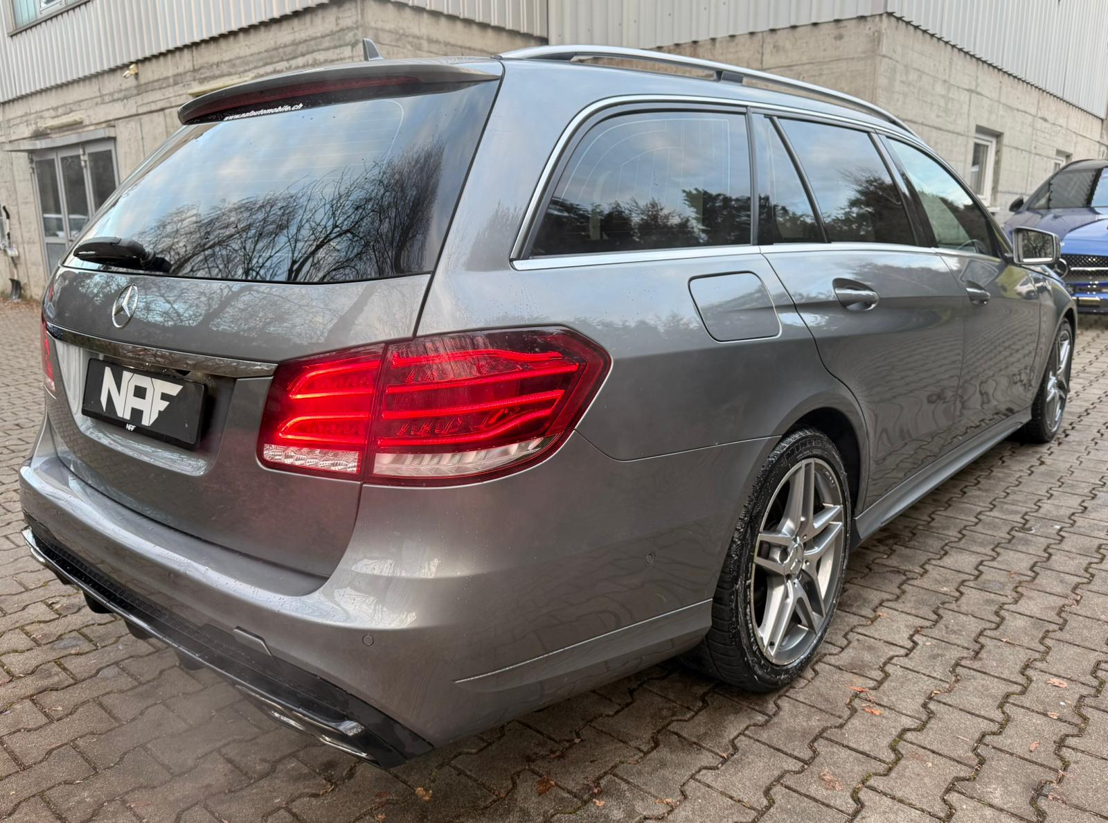 MERCEDES-BENZ E 400 AMG-Line Avantgarde 4Matic 7G-Tronic-image-4