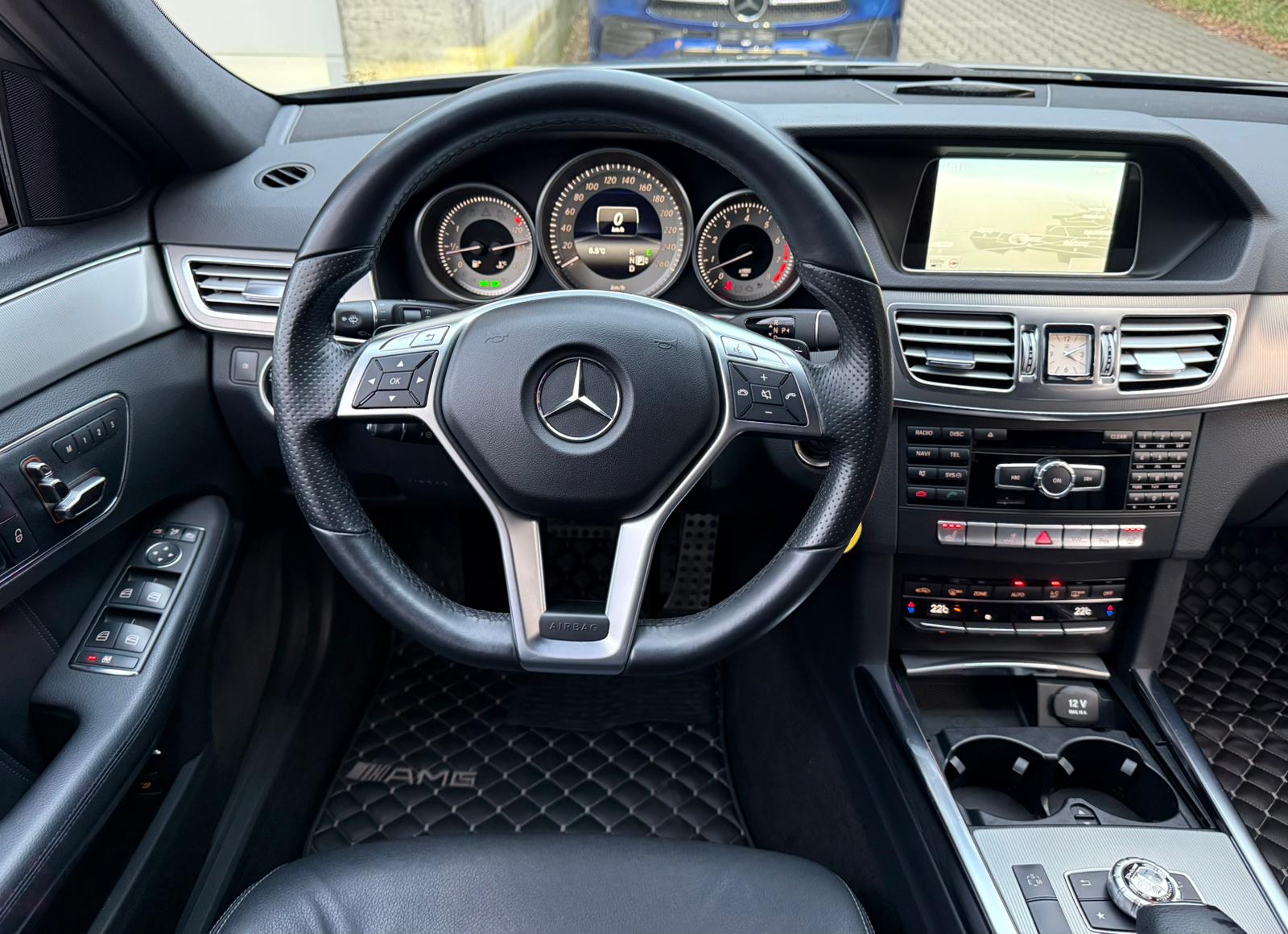 MERCEDES-BENZ E 400 AMG-Line Avantgarde 4Matic 7G-Tronic-image-19