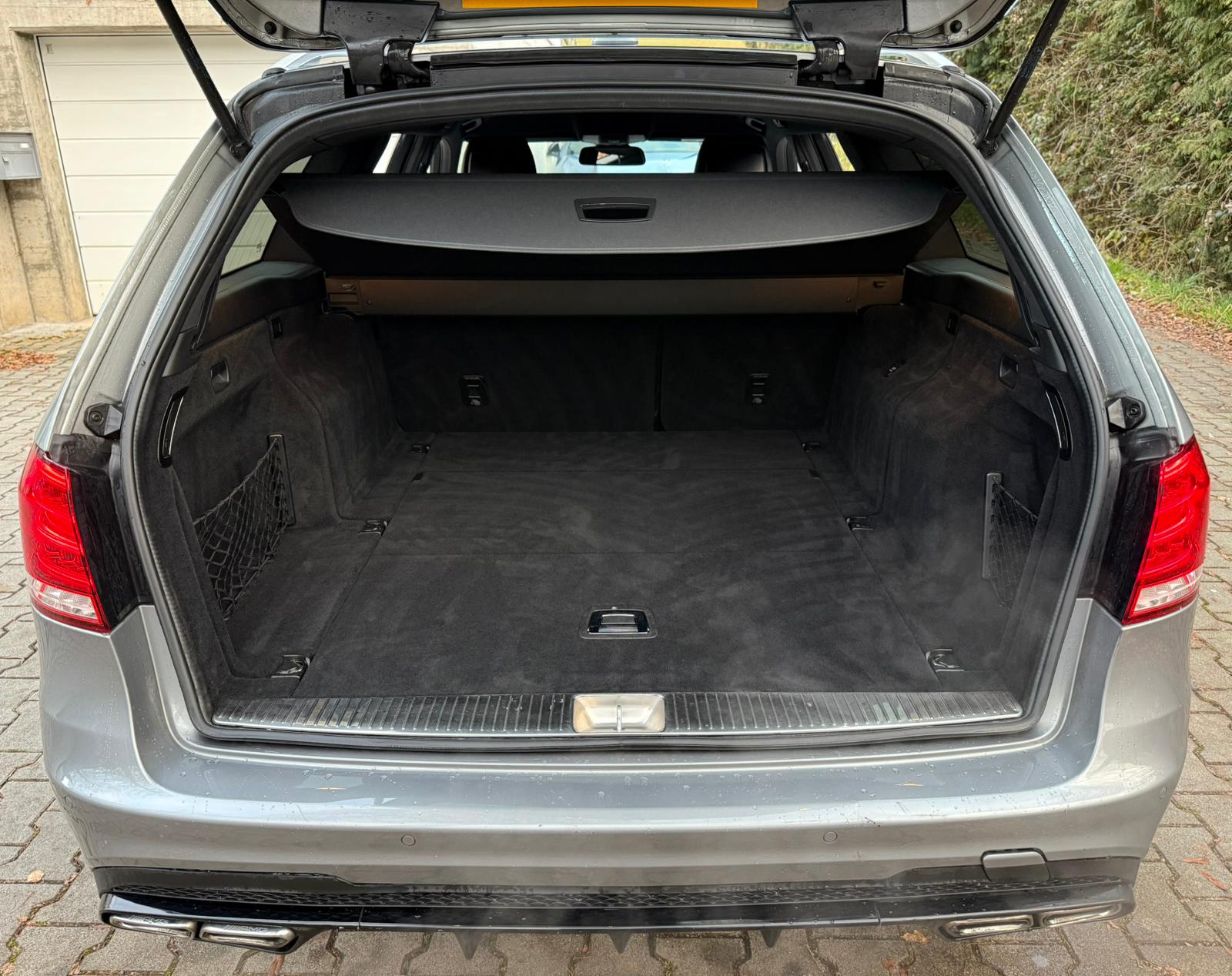 MERCEDES-BENZ E 400 AMG-Line Avantgarde 4Matic 7G-Tronic-image-13
