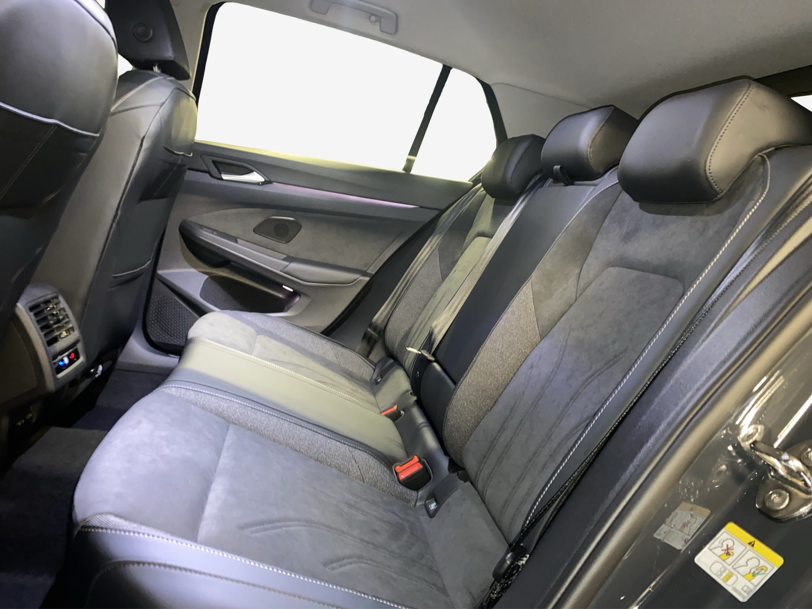 VW Golf 1.5 e TSI mHEV United DSG-image-11