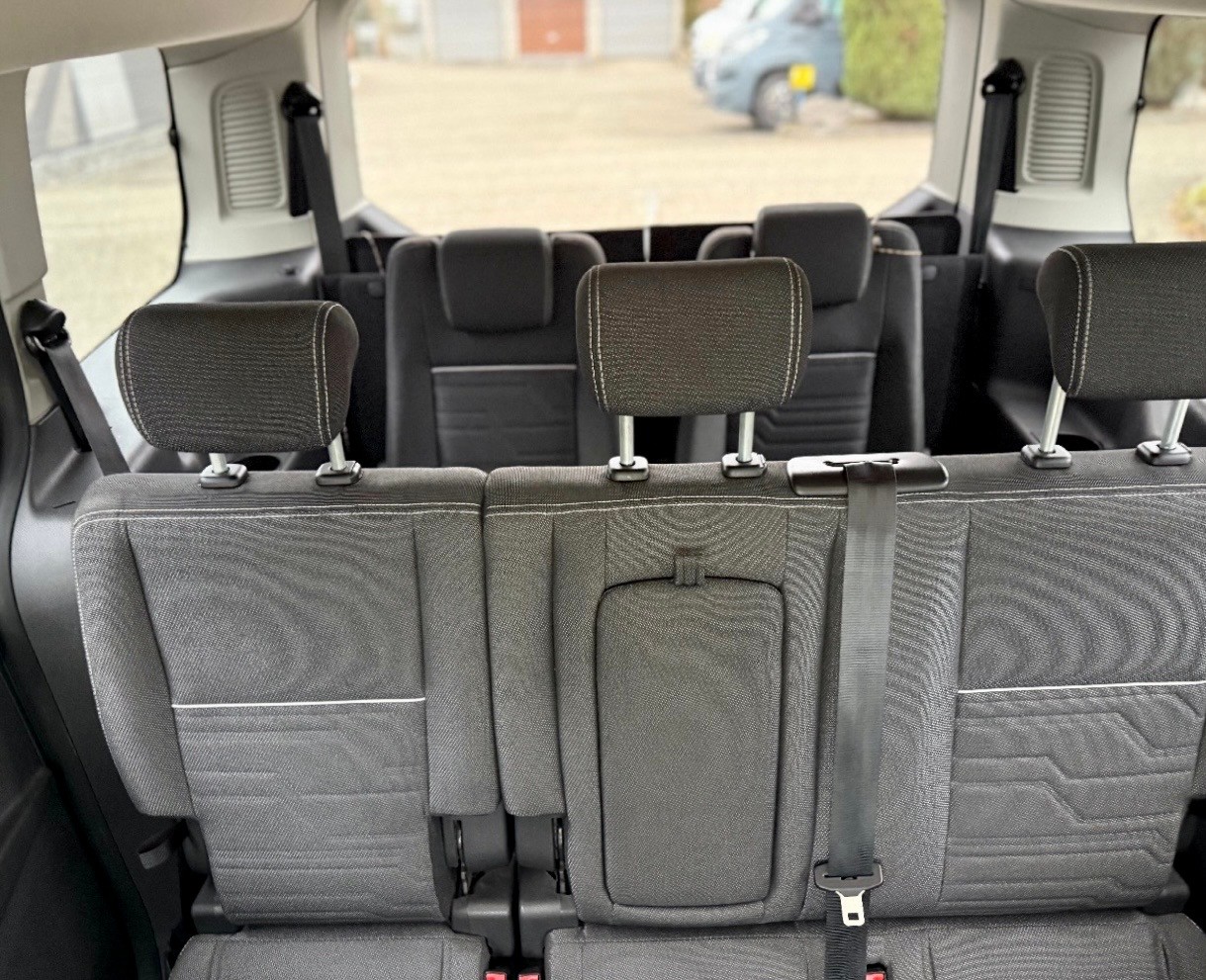 FORD Grand Tourneo Connect 1.6 SCTi Titanium Automatic, 7 Plätze, Panoramadach — slika 13