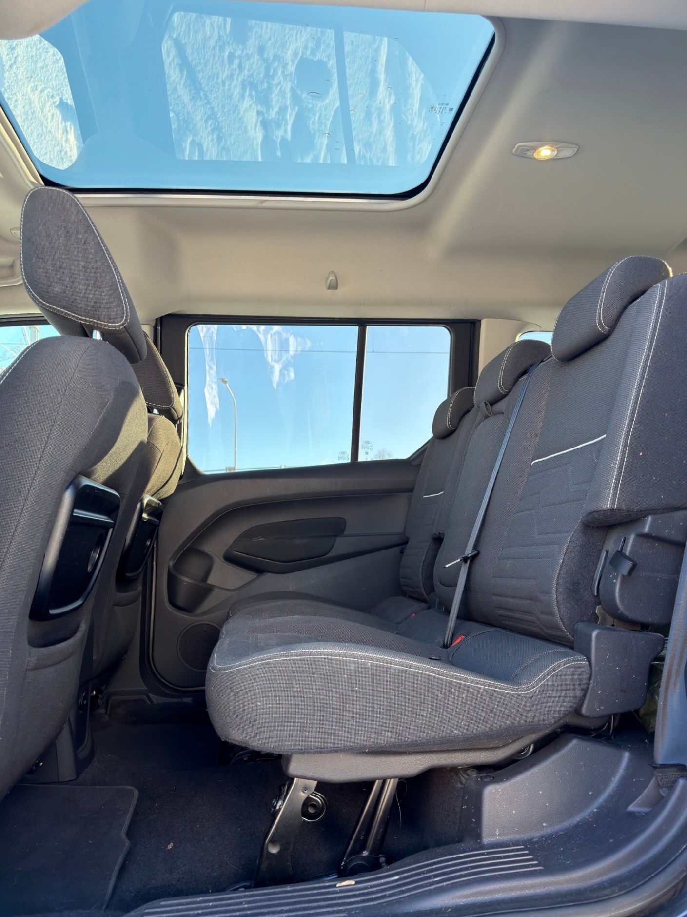 FORD Grand Tourneo Connect 1.6 SCTi Titanium Automatic, 7 Plätze, Panoramadach — slika 11