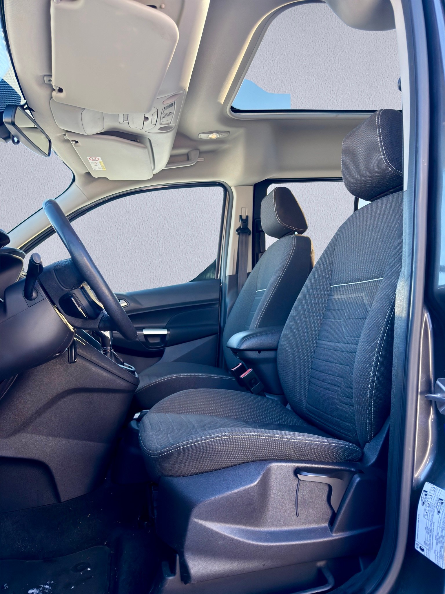 FORD Grand Tourneo Connect 1.6 SCTi Titanium Automatic, 7 Plätze, Panoramadach — slika 9