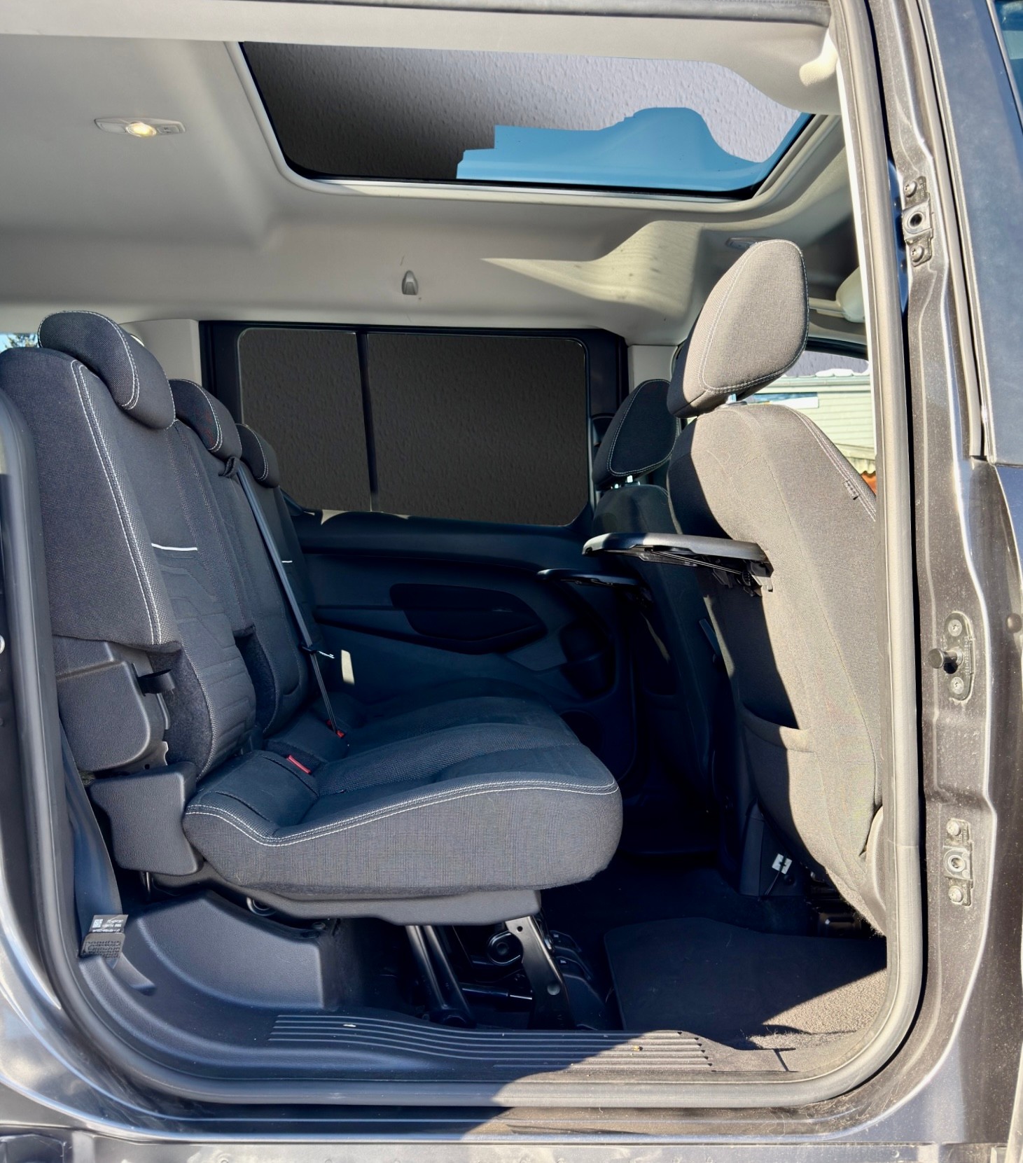 FORD Grand Tourneo Connect 1.6 SCTi Titanium Automatic, 7 Plätze, Panoramadach — slika 12