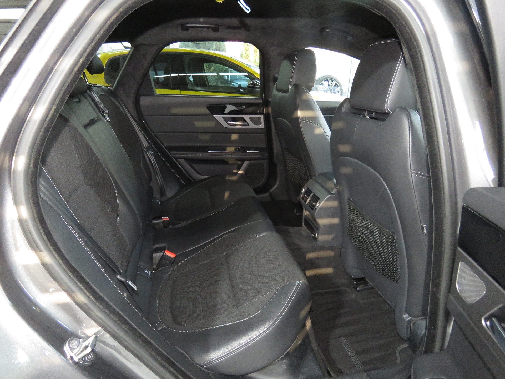 JAGUAR XF Sportbrake 20d R-Sport AWD Automatic-image-12