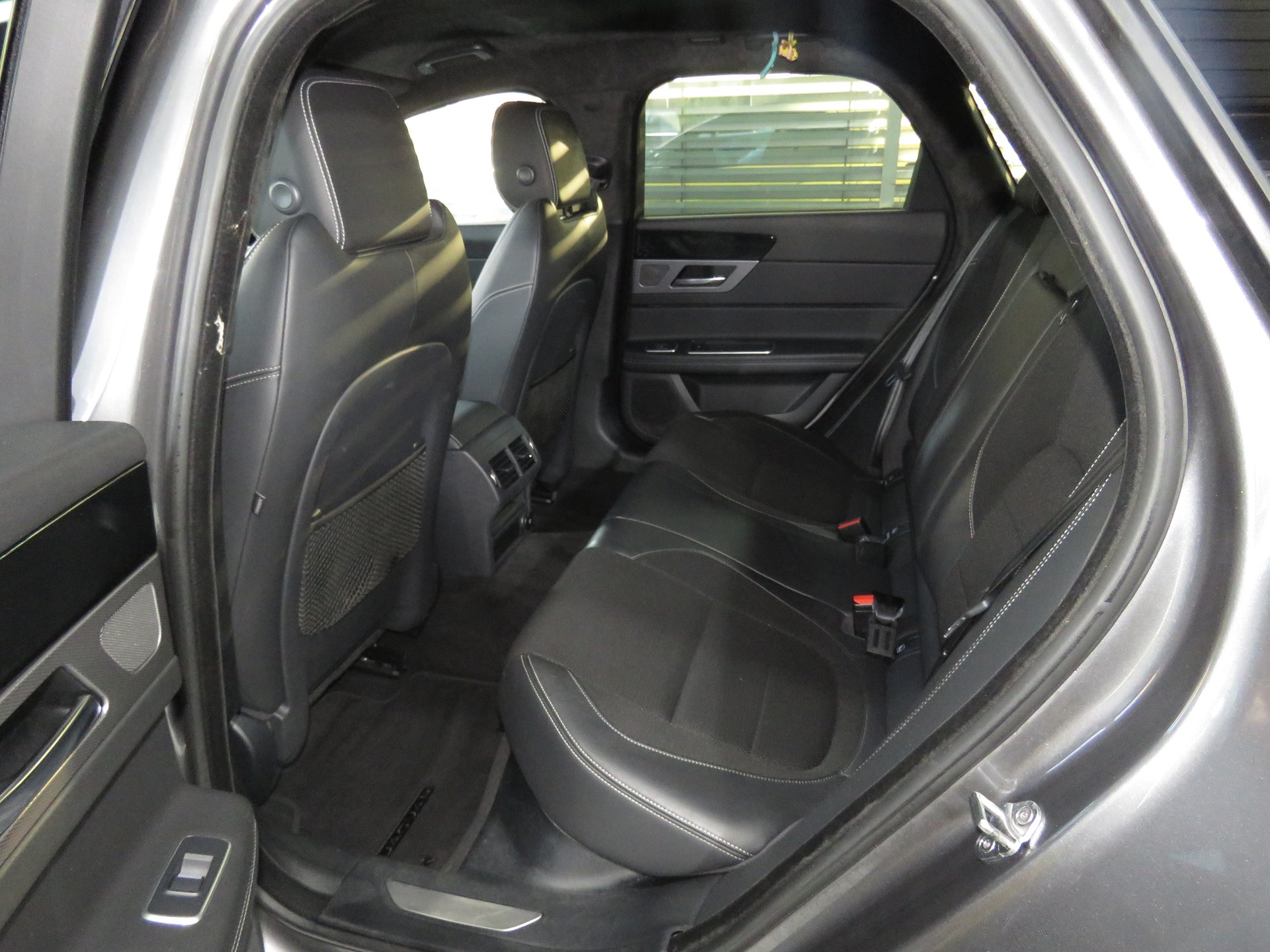 JAGUAR XF Sportbrake 20d R-Sport AWD Automatic-image-8