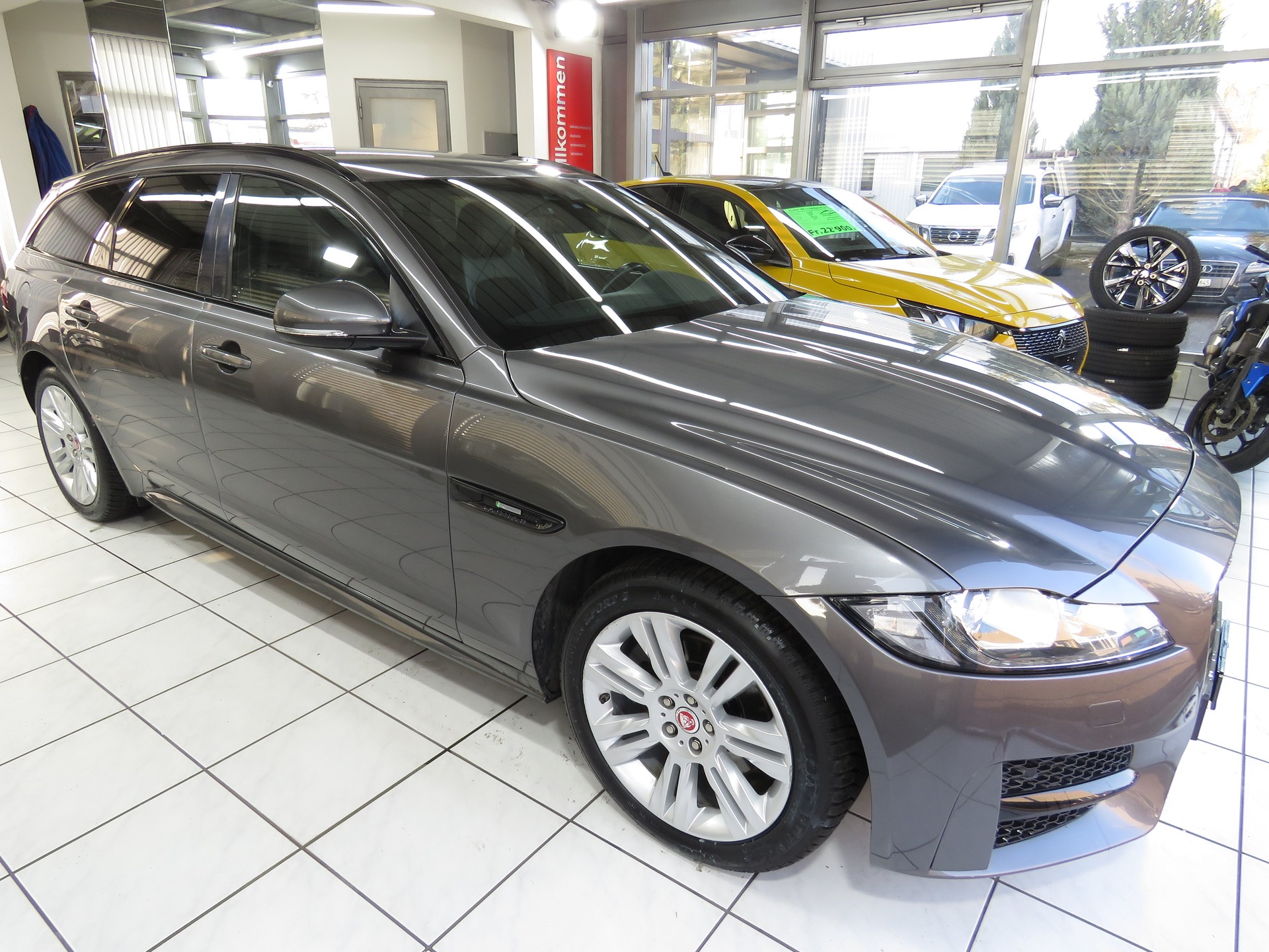 JAGUAR XF Sportbrake 20d R-Sport AWD Automatic-showroom-element-2