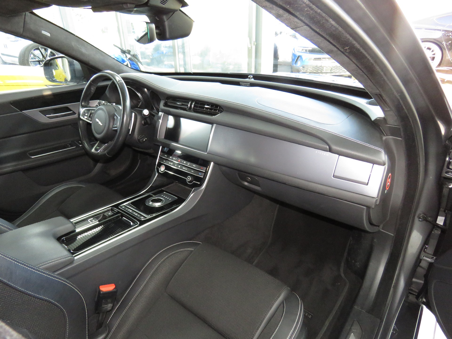 JAGUAR XF Sportbrake 20d R-Sport AWD Automatic-image-10
