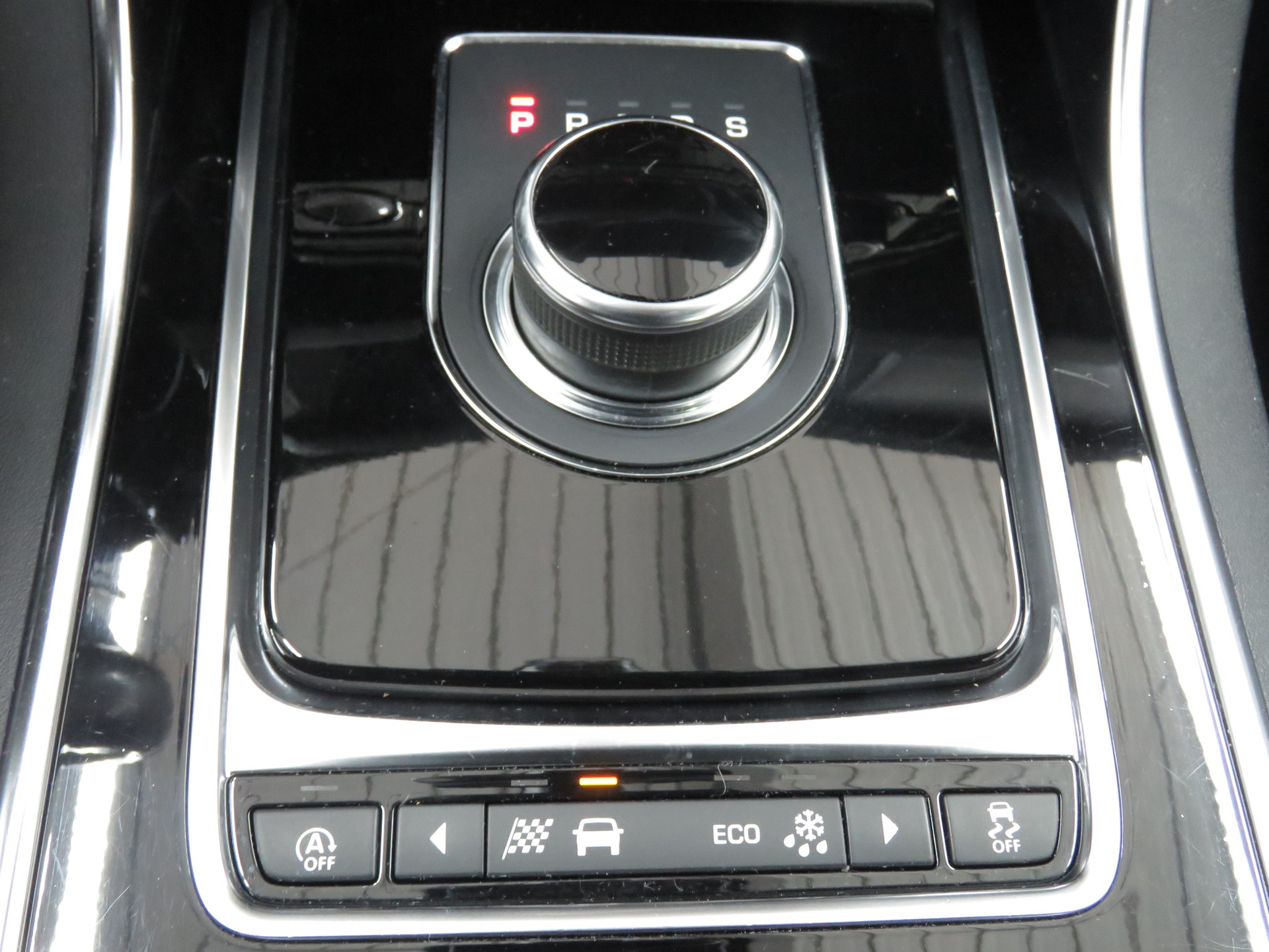 JAGUAR XF Sportbrake 20d R-Sport AWD Automatic-image-14