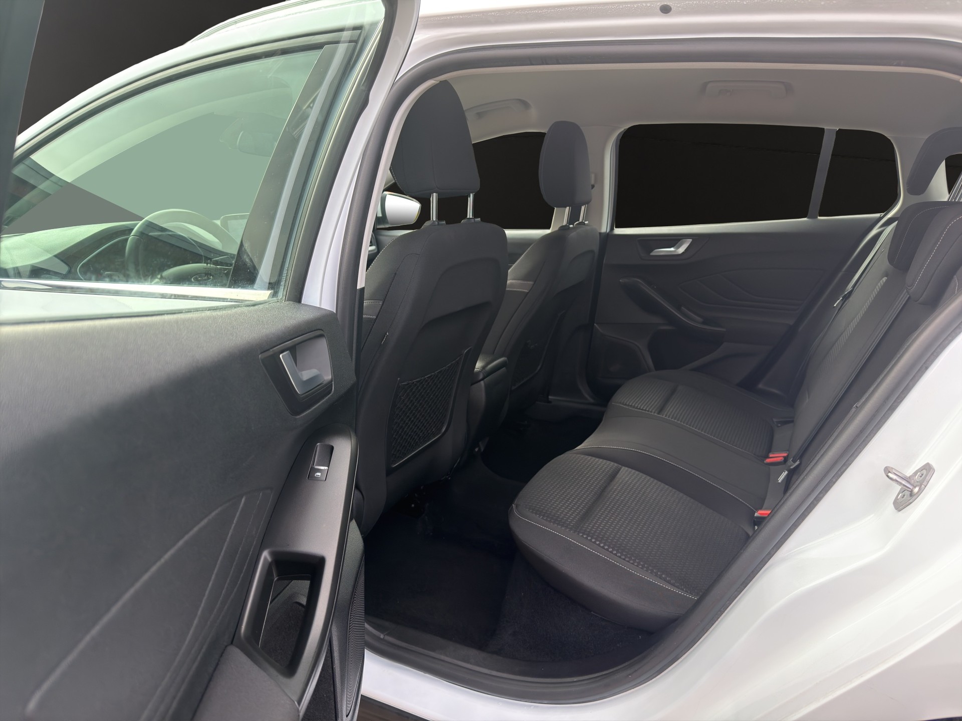 FORD Focus 1.5 TDCi Titanium Automatic-image-15