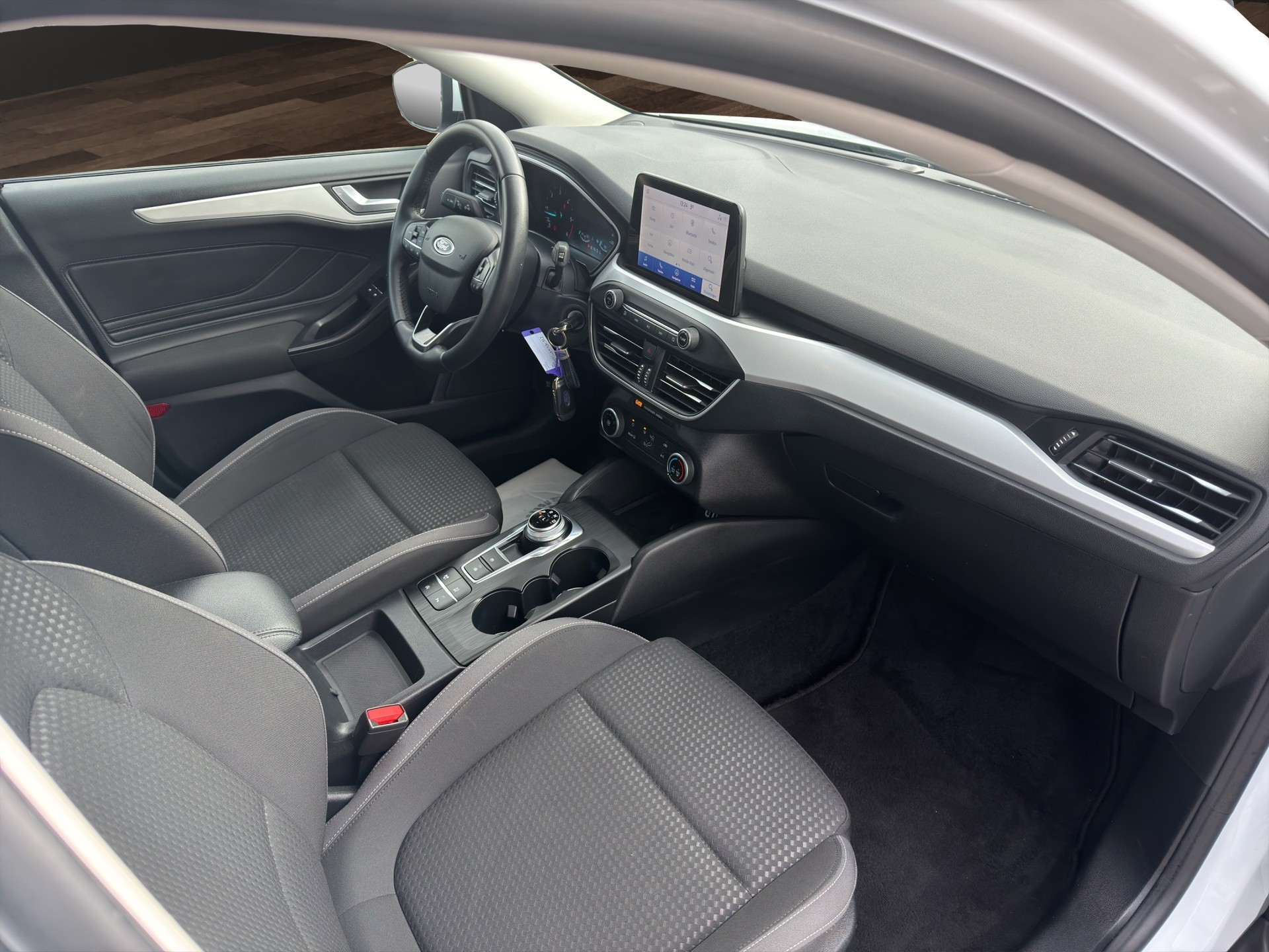 FORD Focus 1.5 TDCi Titanium Automatic-image-11
