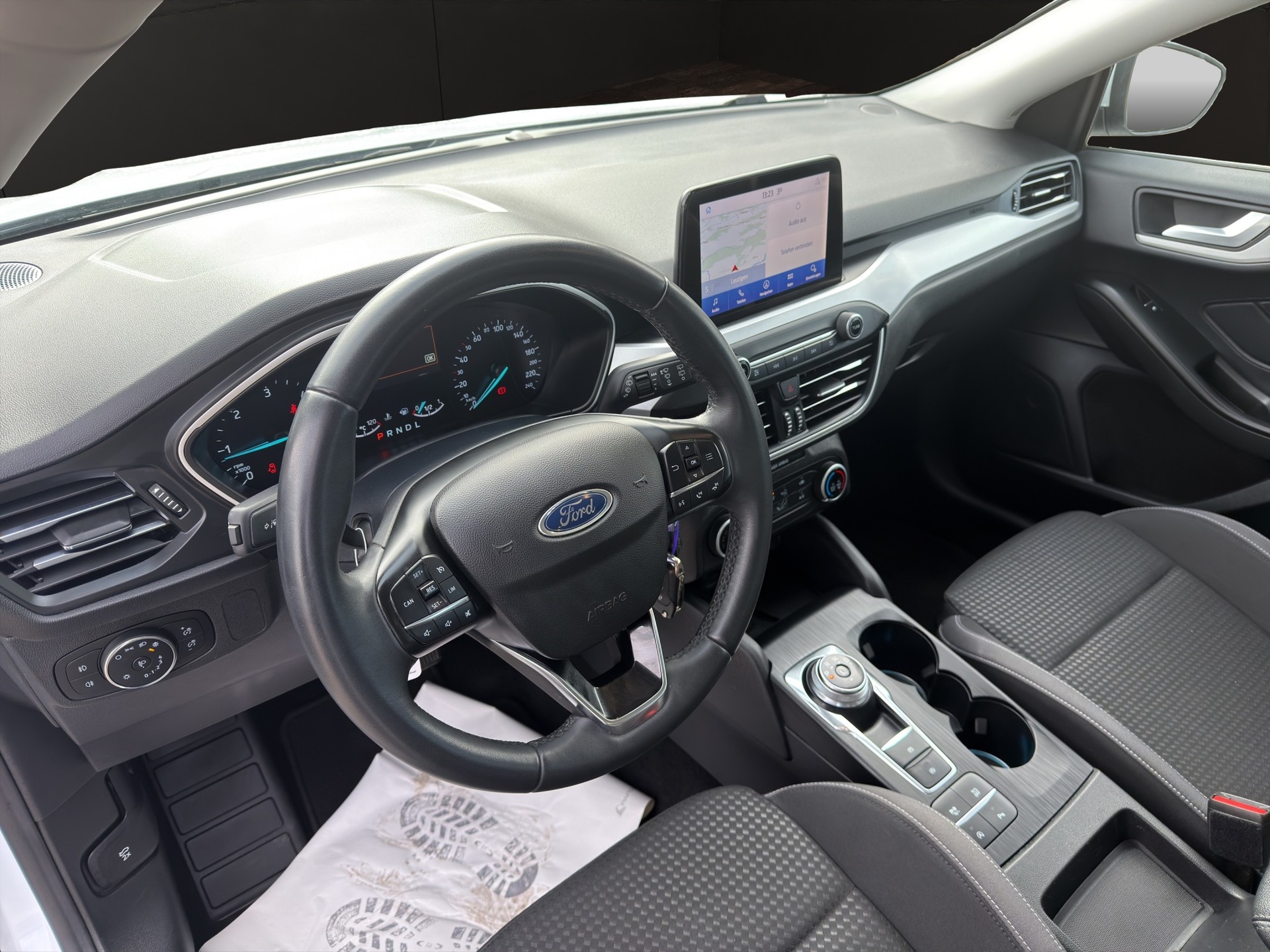FORD Focus 1.5 TDCi Titanium Automatic-image-12