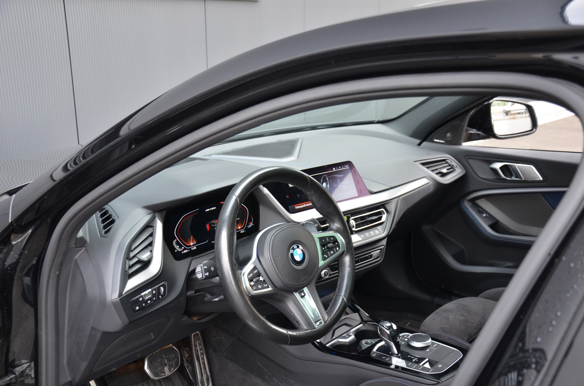 BMW M135i xDrive Steptronic-image-11