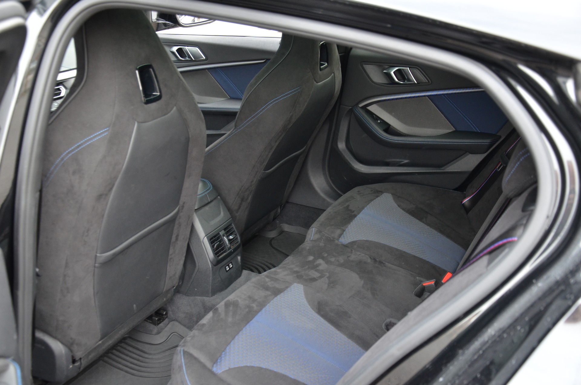 BMW M135i xDrive Steptronic-image-10