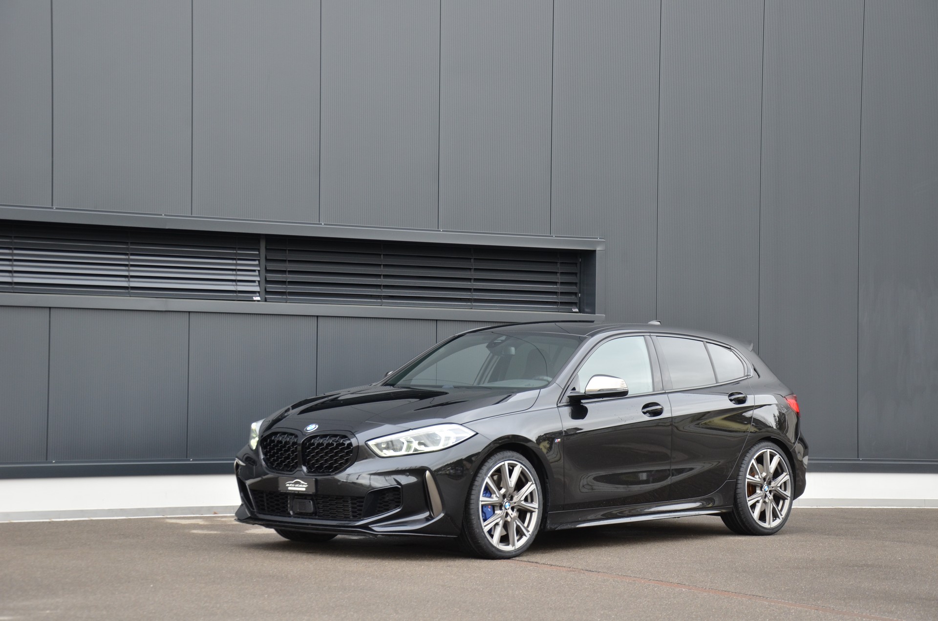 BMW M135i xDrive Steptronic-image-0