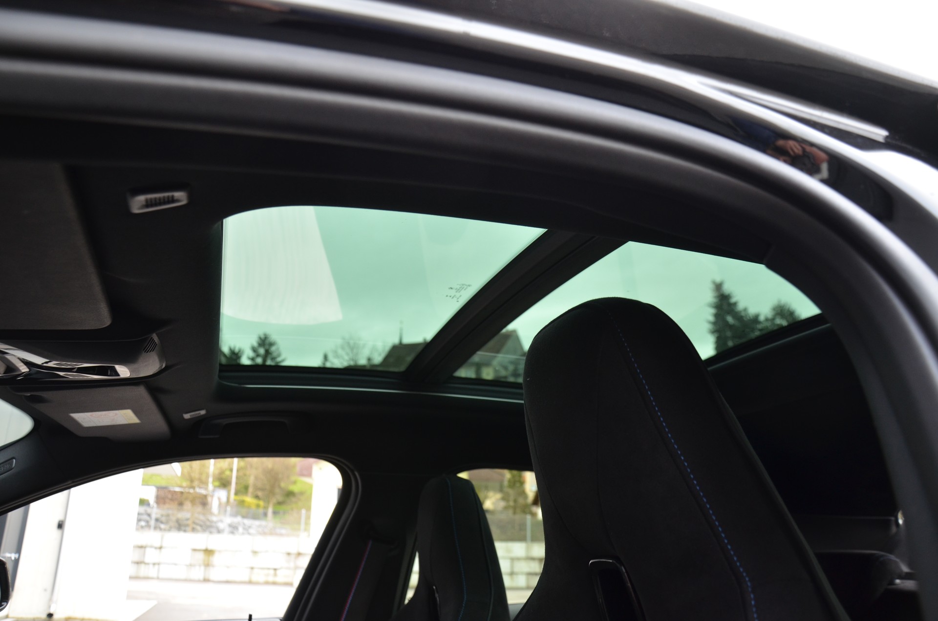 BMW M135i xDrive Steptronic-image-14
