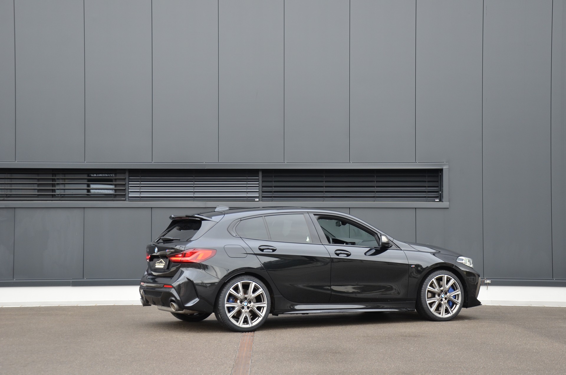 BMW M135i xDrive Steptronic-image-3
