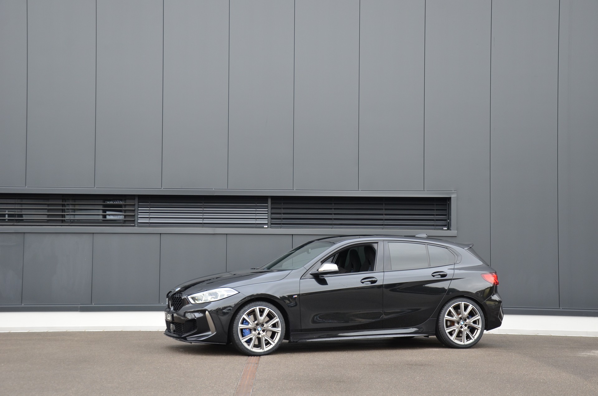 BMW M135i xDrive Steptronic-image-1