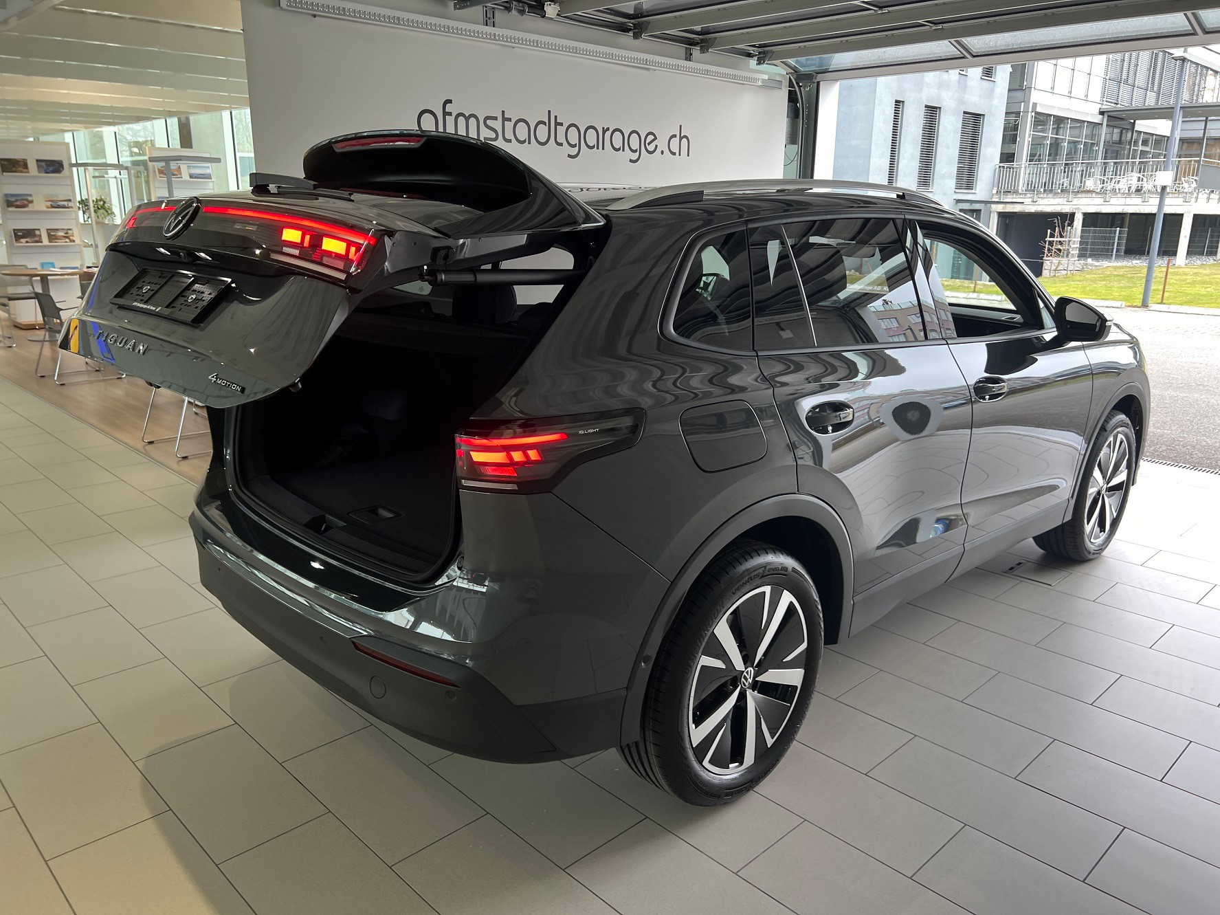 VW Tiguan 2.0 TSI DSG United 4Motion-image-4