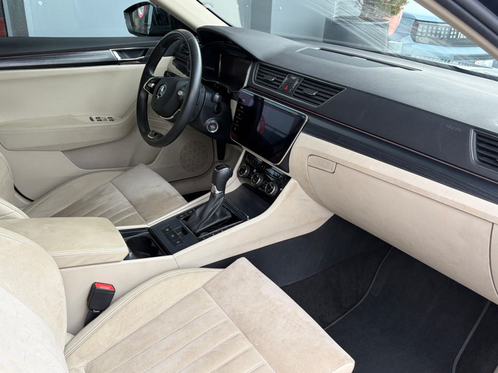 SKODA Superb Combi 2.0 TSI Style DSG-image-9