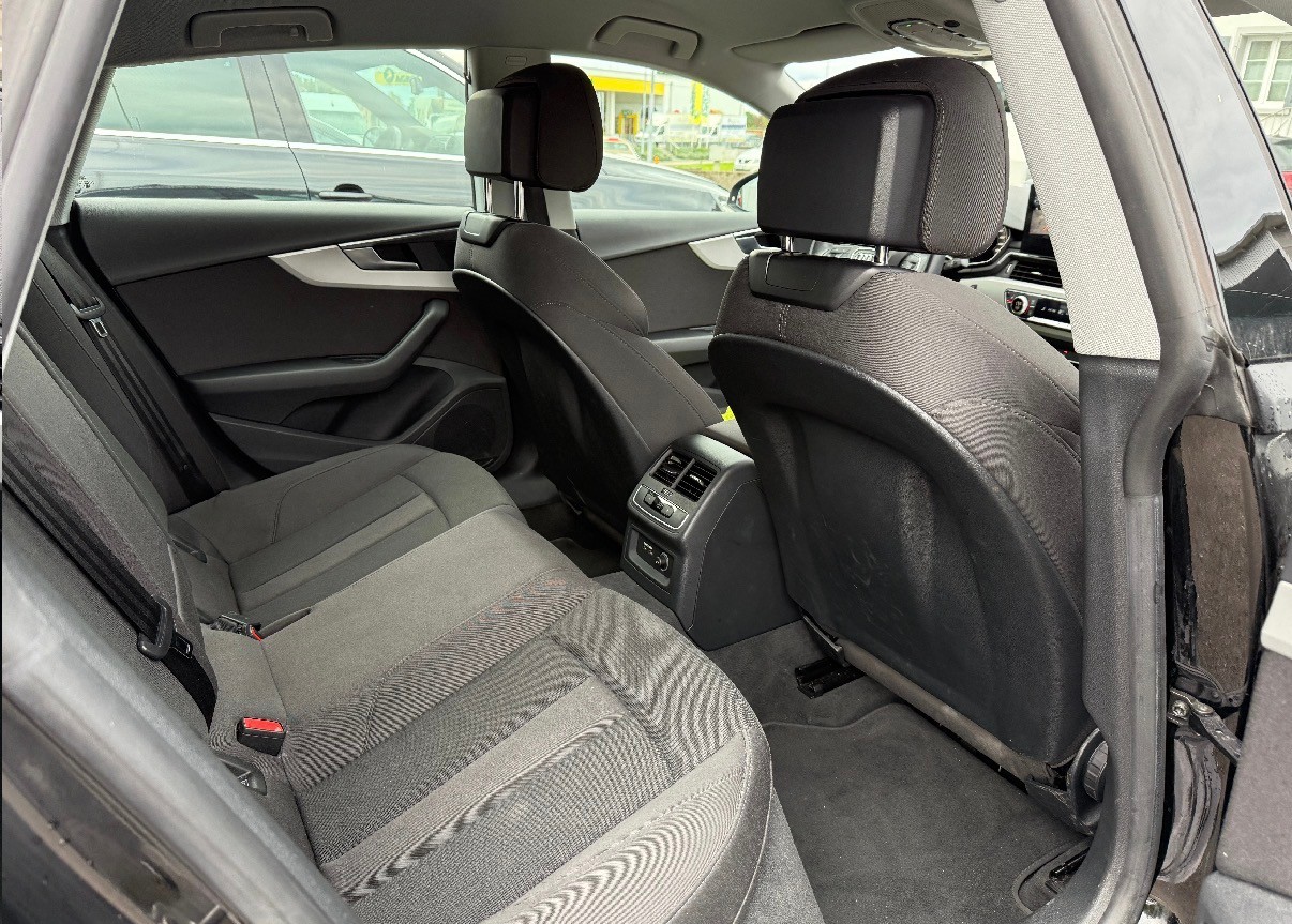 AUDI A5 Sportback 40 TFSI Attraction S-tronic quattro-image-11