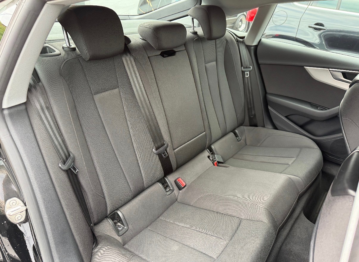 AUDI A5 Sportback 40 TFSI Attraction S-tronic quattro-image-12