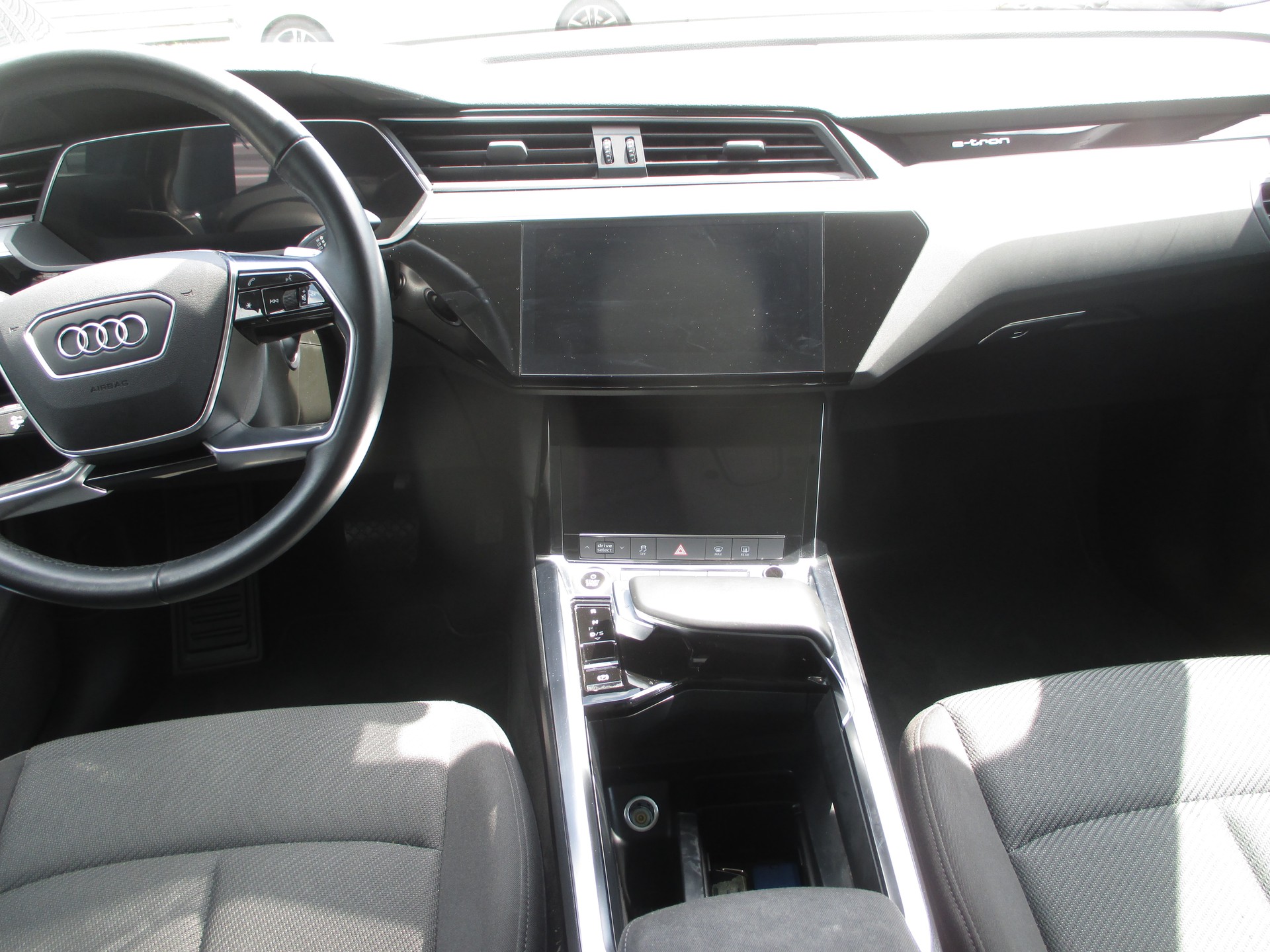 AUDI e-tron 55 Sportback quattro-image-10