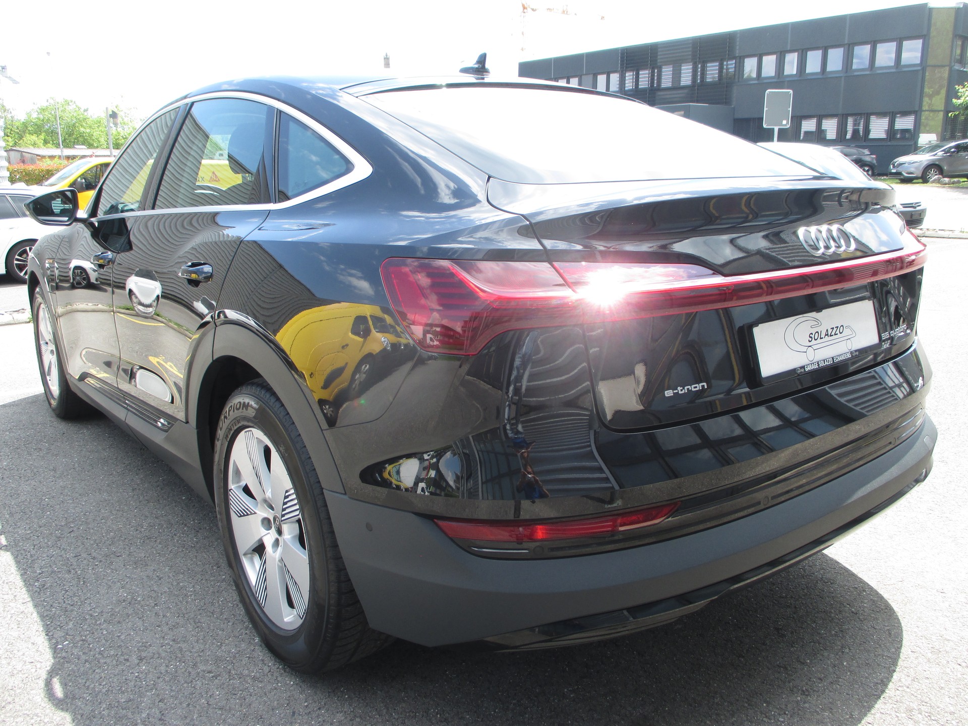 AUDI e-tron 55 Sportback quattro-image-5