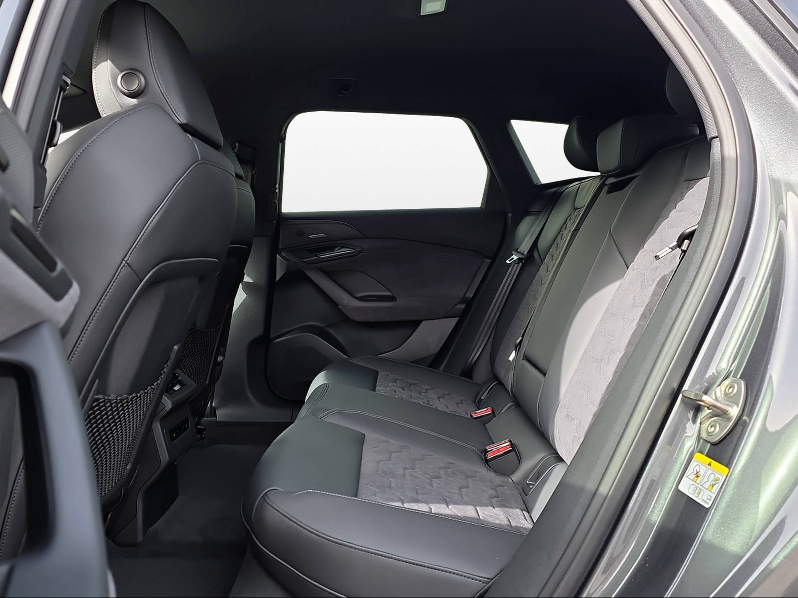 AUDI A6 Avant e-tron quattro-image-10
