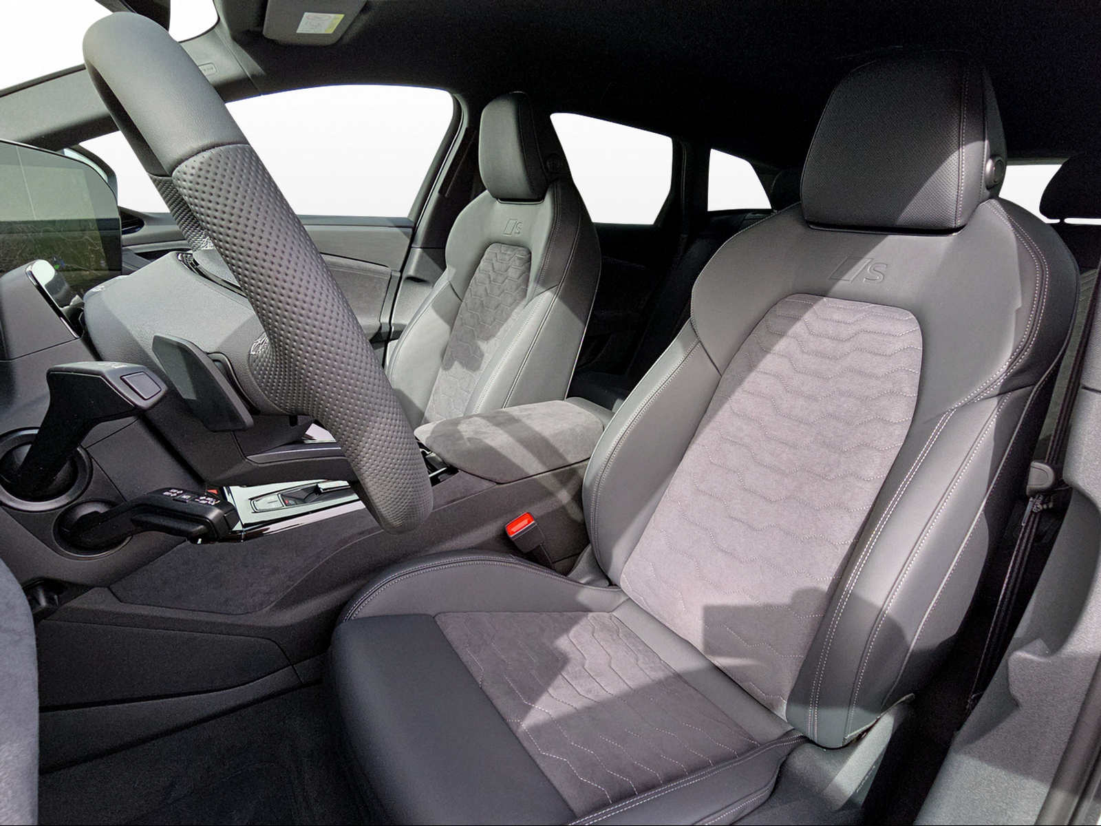 AUDI A6 Avant e-tron quattro-image-7