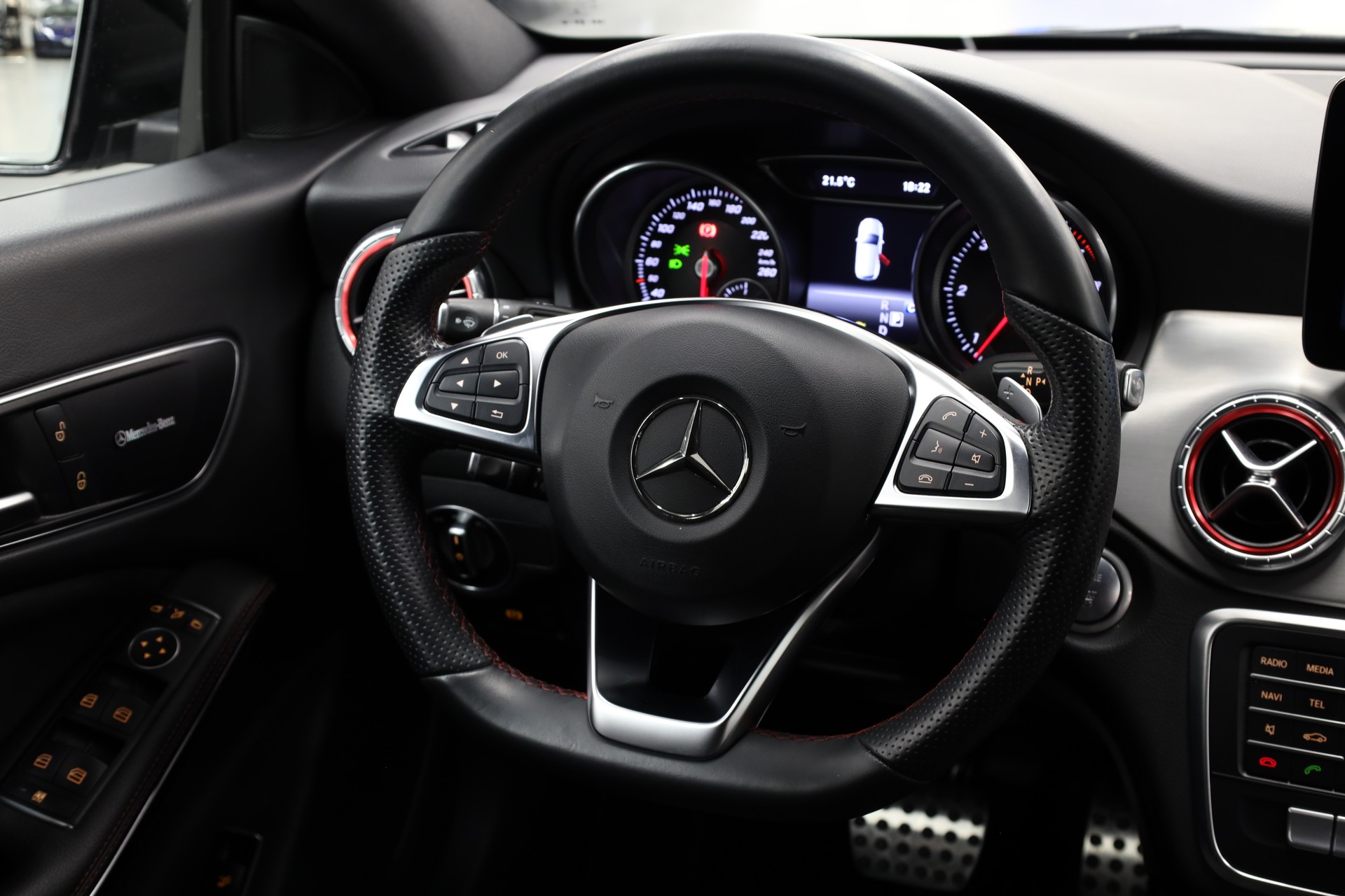MERCEDES-BENZ CLA 200 d AMG Line 4m Sh.Brake-image-16