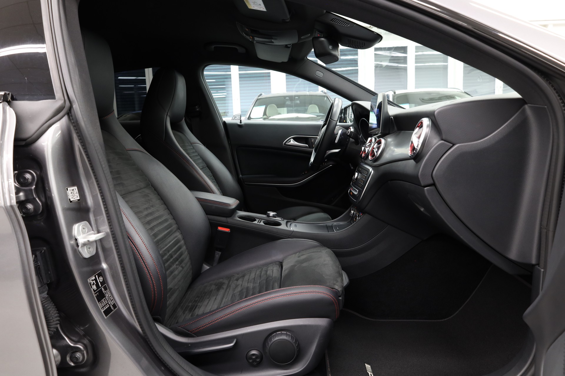 MERCEDES-BENZ CLA 200 d AMG Line 4m Sh.Brake-image-13