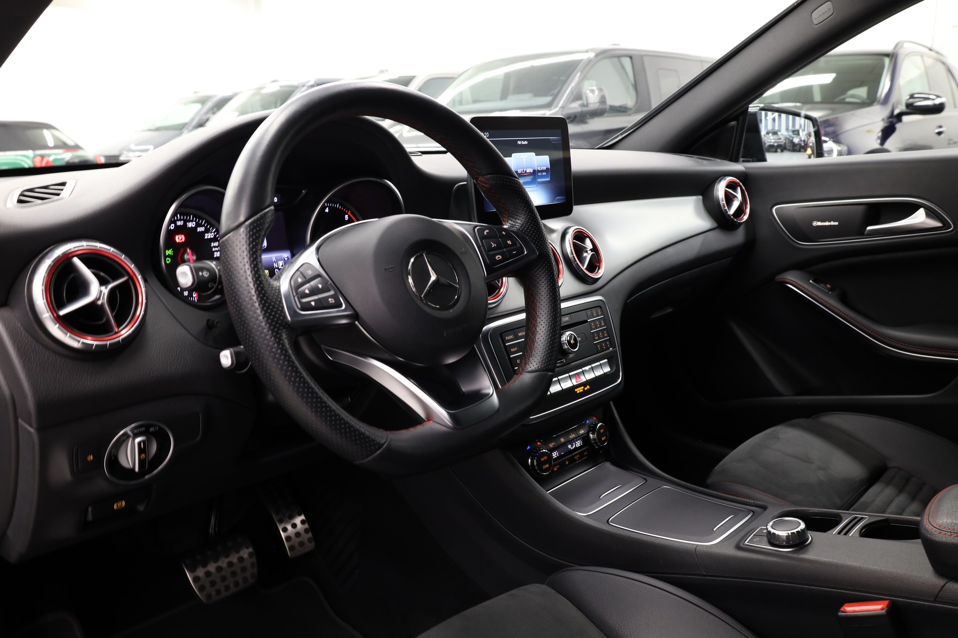 MERCEDES-BENZ CLA 200 d AMG Line 4m Sh.Brake-image-14