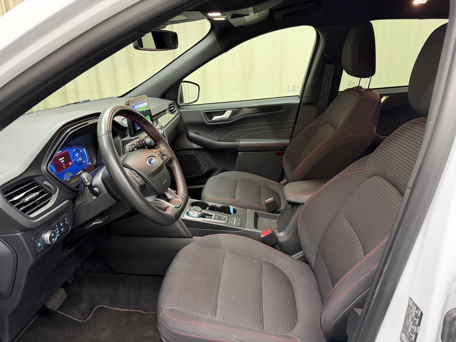 FORD Kuga 2.5 PHEV ST-Line 2WD-image-6