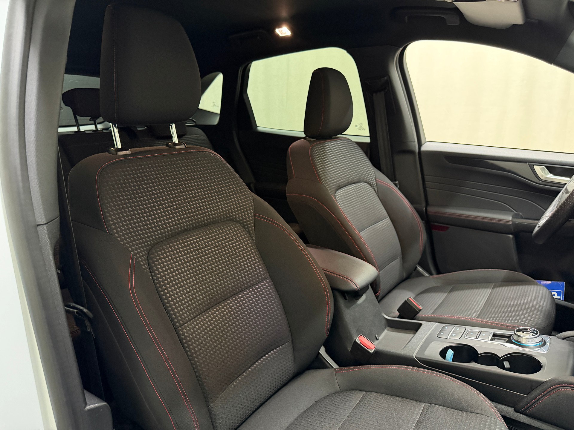 FORD Kuga 2.5 PHEV ST-Line 2WD-image-13