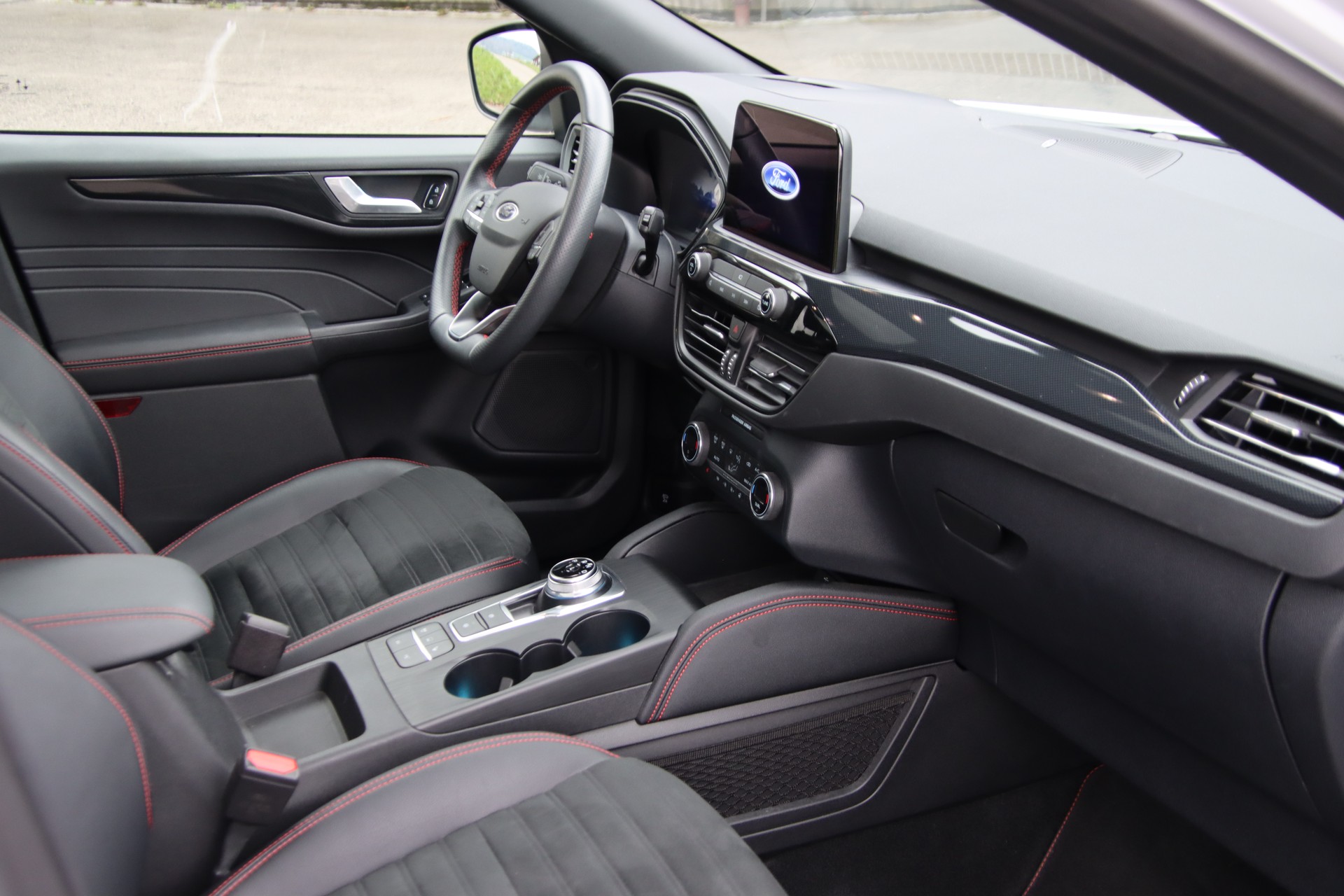 FORD Kuga 2.5 PHEV ST-Line 2WD-image-6