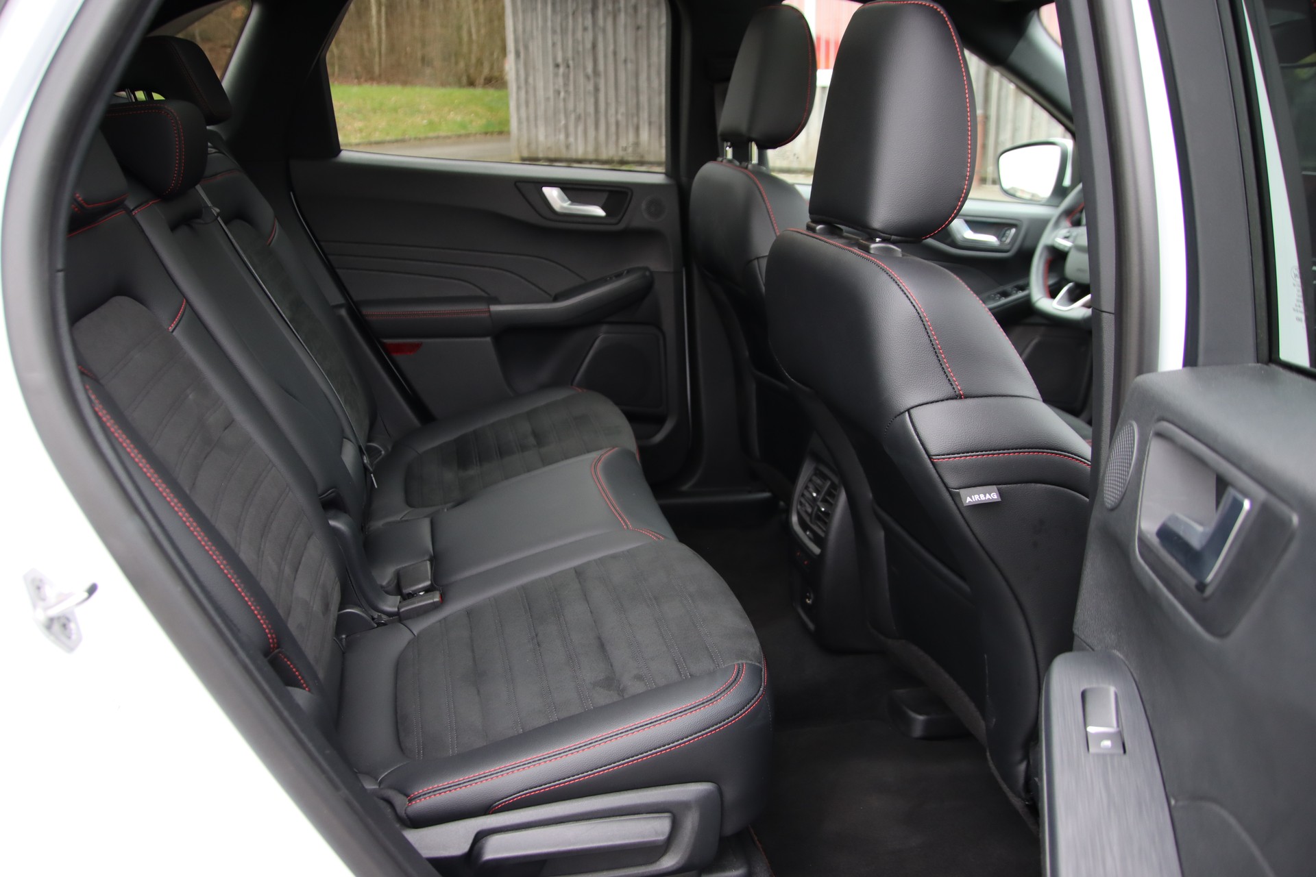 FORD Kuga 2.5 PHEV ST-Line 2WD-image-8
