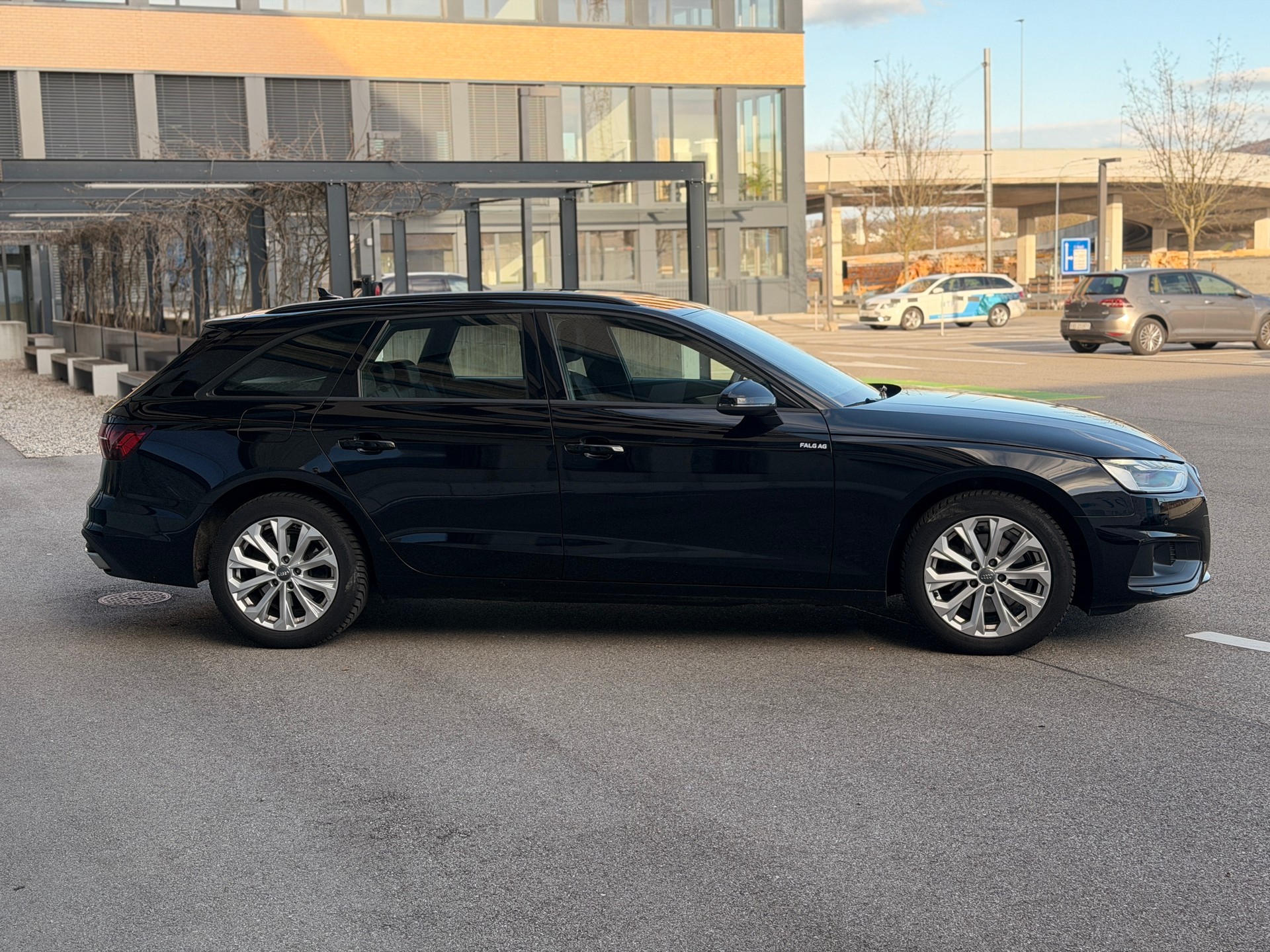AUDI A4 Avant 35 TDI S-tronic-image-2