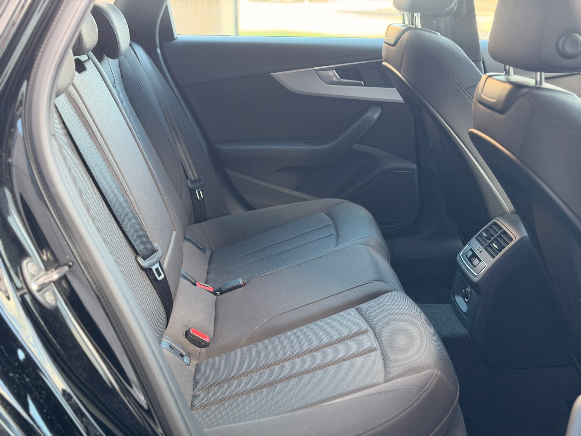 AUDI A4 Avant 35 TDI S-tronic-image-22